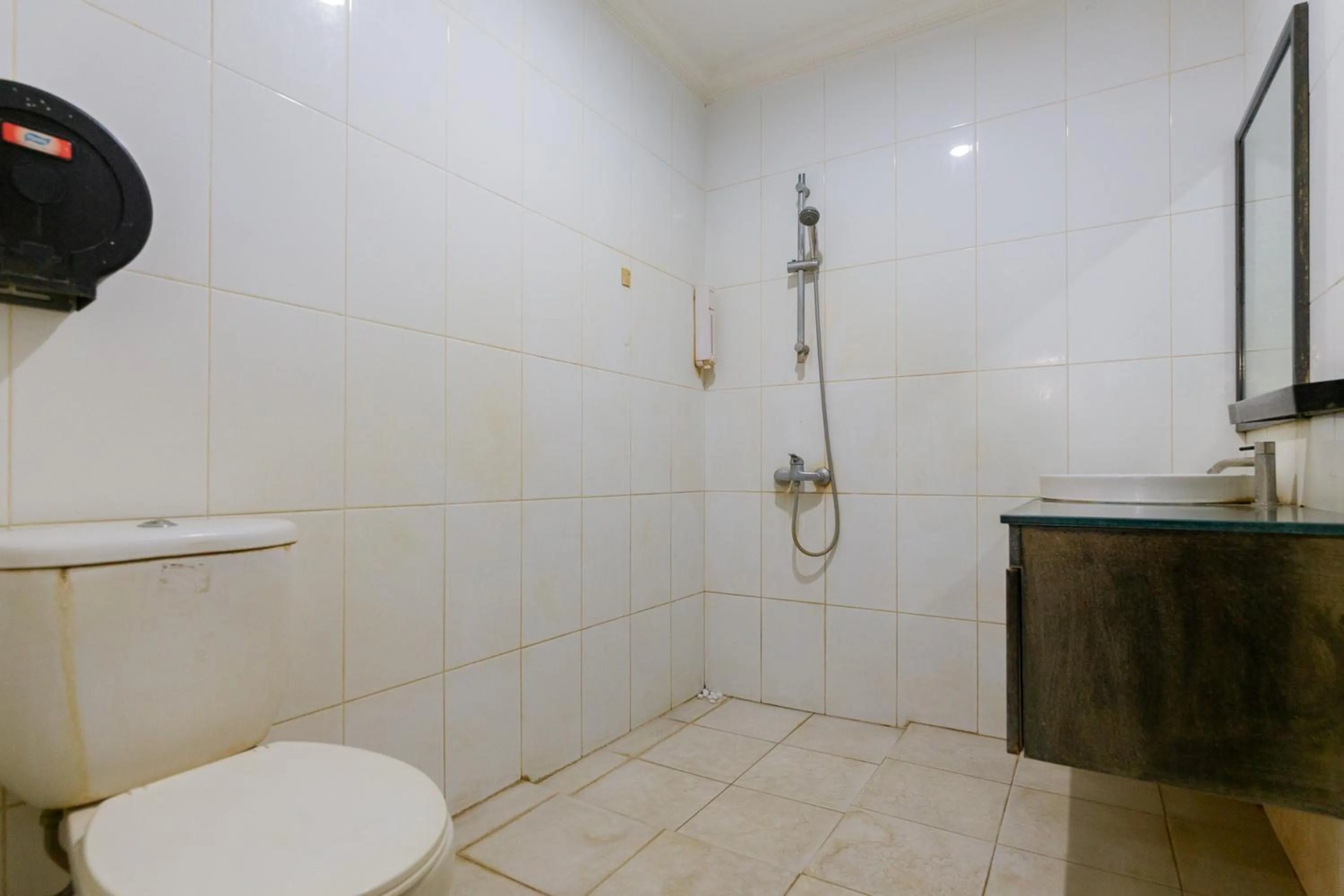 Bathroom in RedDoorz @ Urip Sumoharjo