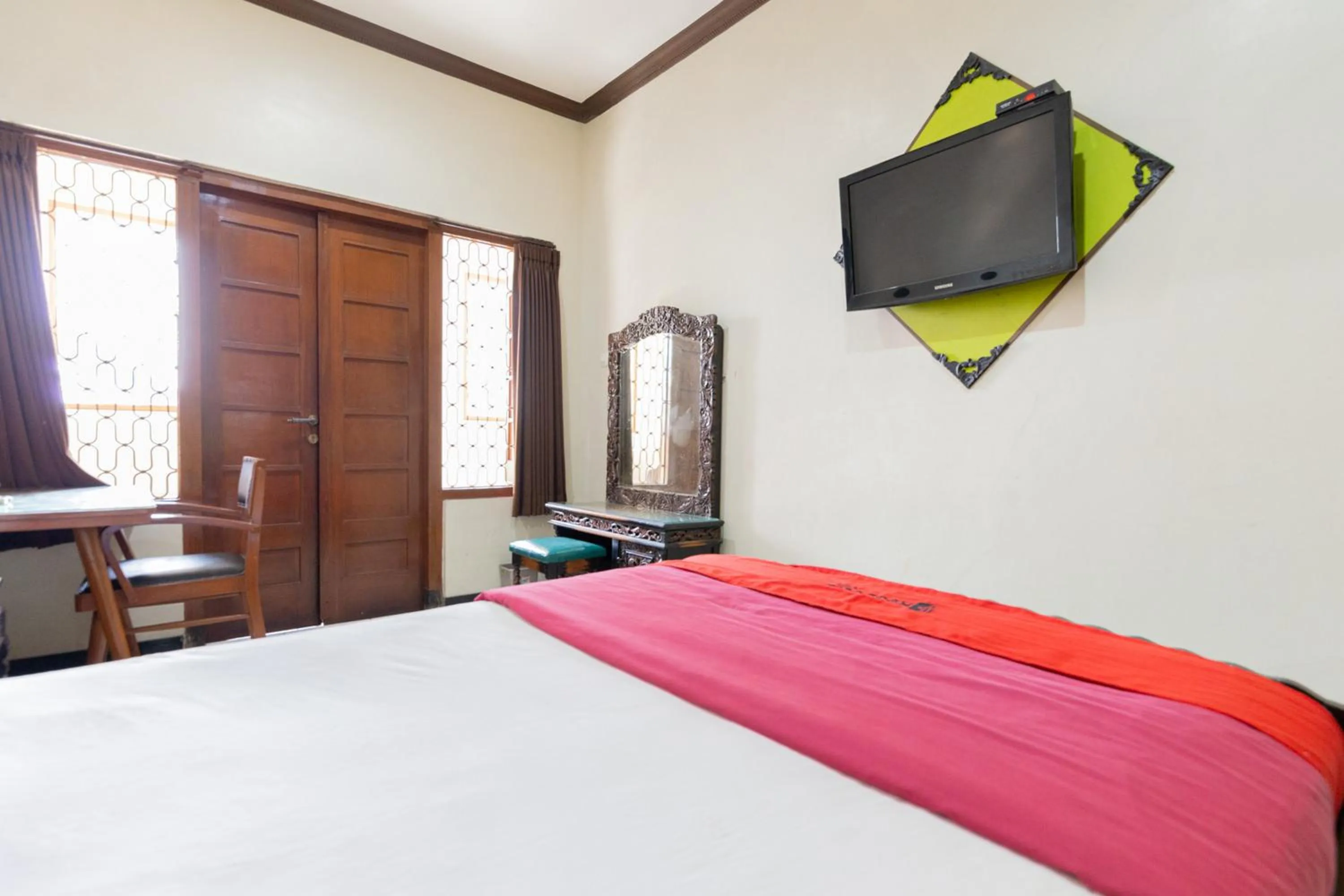 Bedroom, Bed in RedDoorz @ Urip Sumoharjo