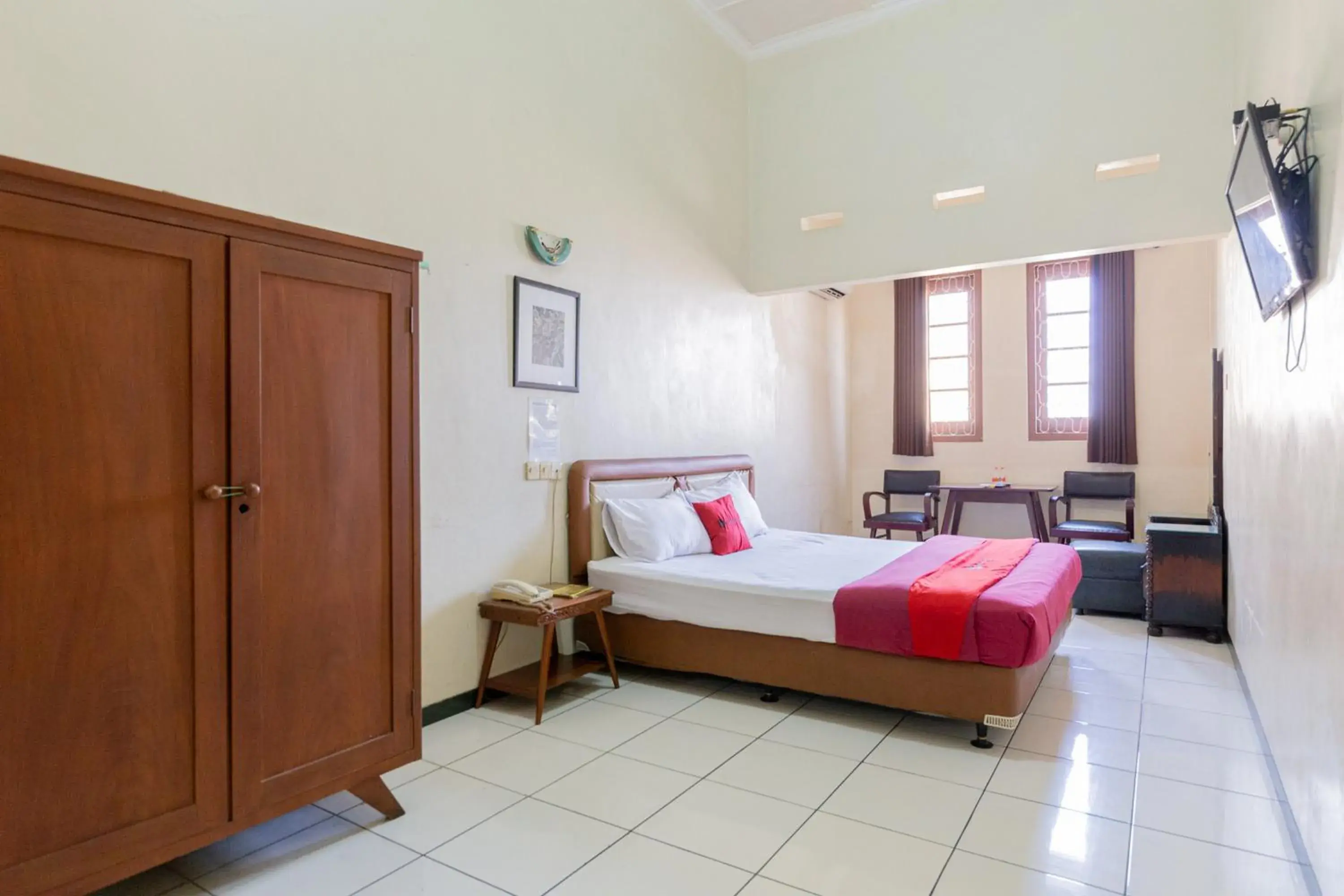 Bedroom, Bed in RedDoorz @ Urip Sumoharjo Bedroom, Bed in RedDoorz @ Urip Sumoharjo