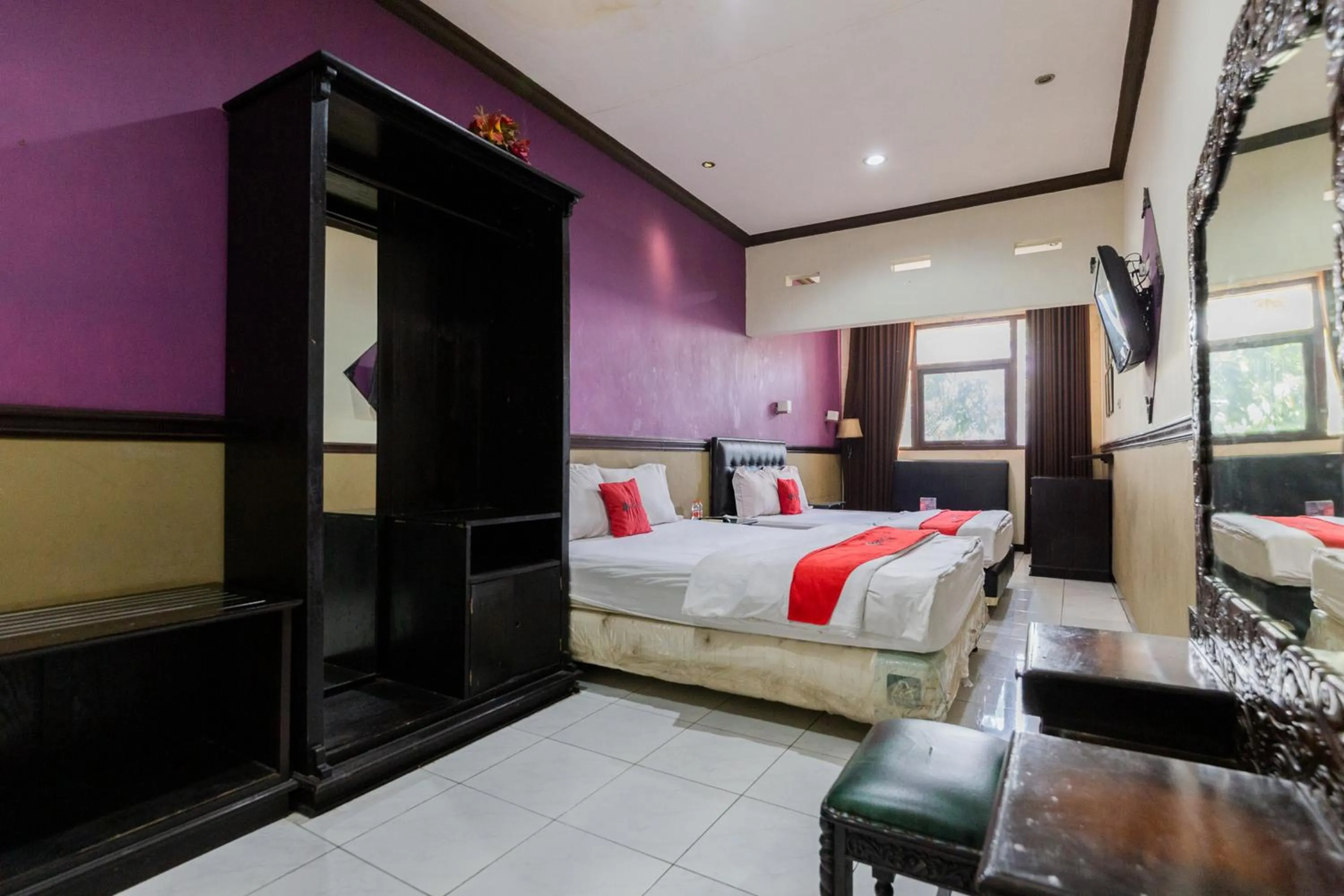 Bedroom, Bed in RedDoorz @ Urip Sumoharjo