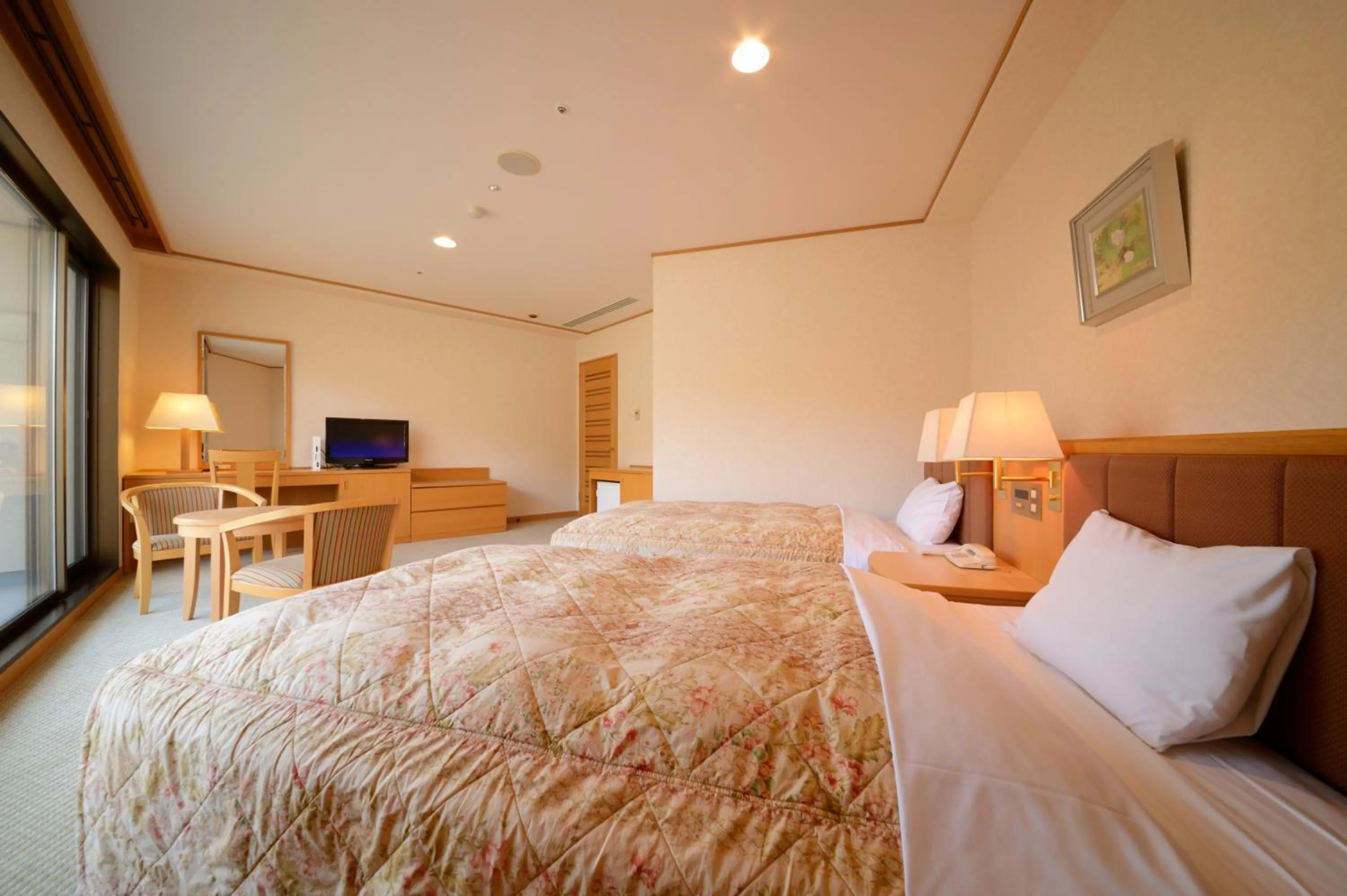 Photo of the whole room, Bed in Iizaka Onsen Surikamitei Ohtori