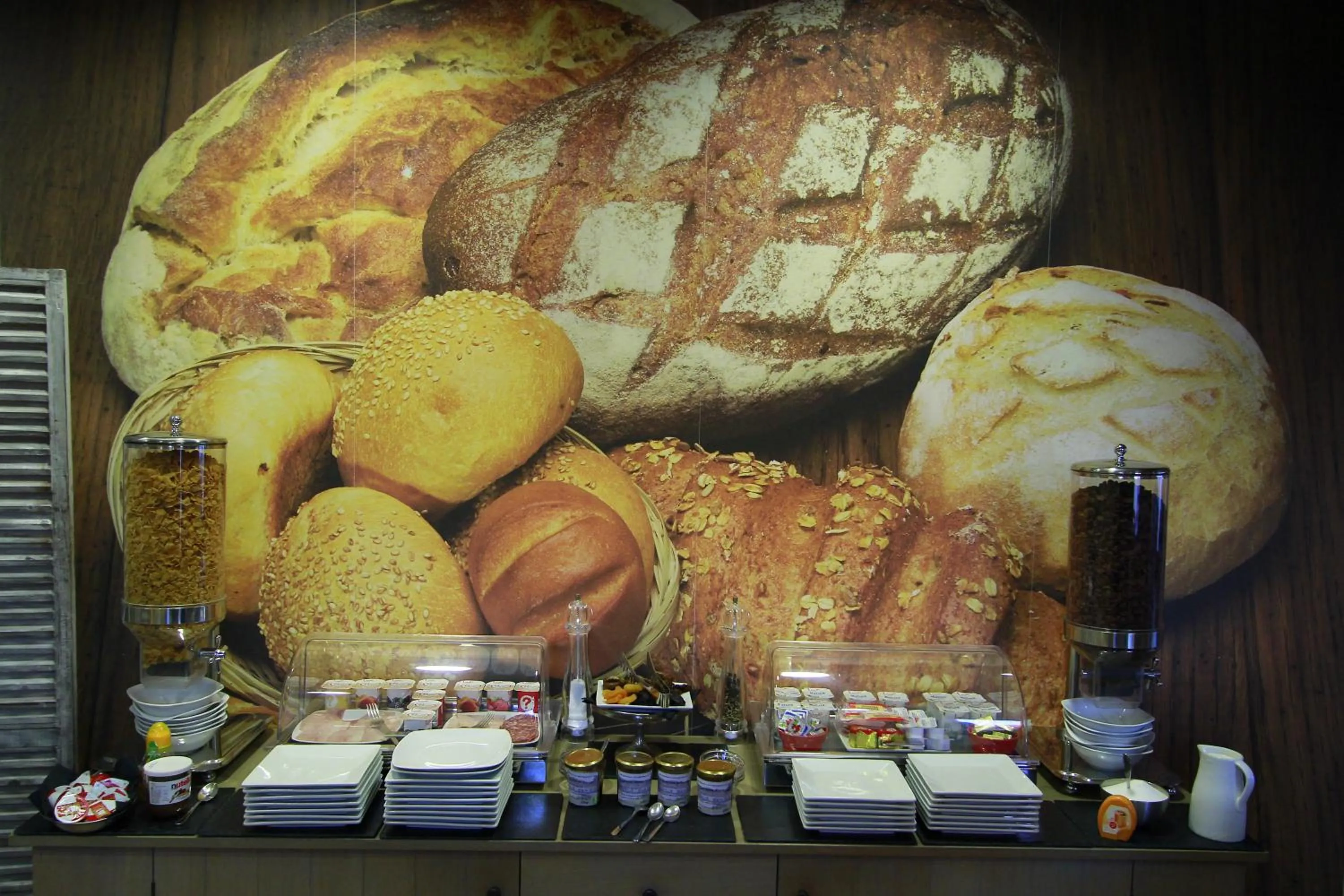 Buffet breakfast in Logis- Hôtel de la Baie de Wissant & Appartements