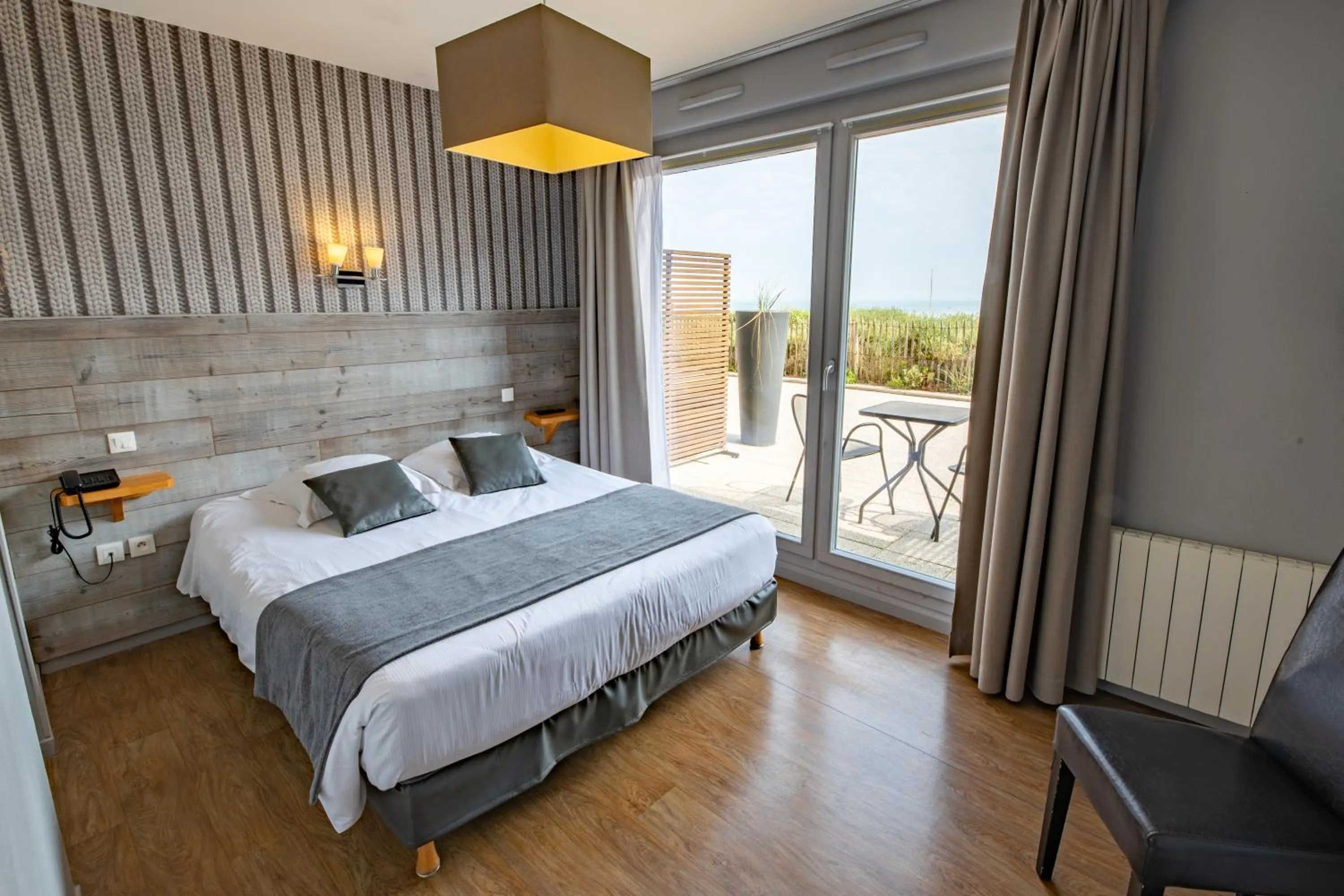 Bed in Logis- Hôtel de la Baie de Wissant & Appartements