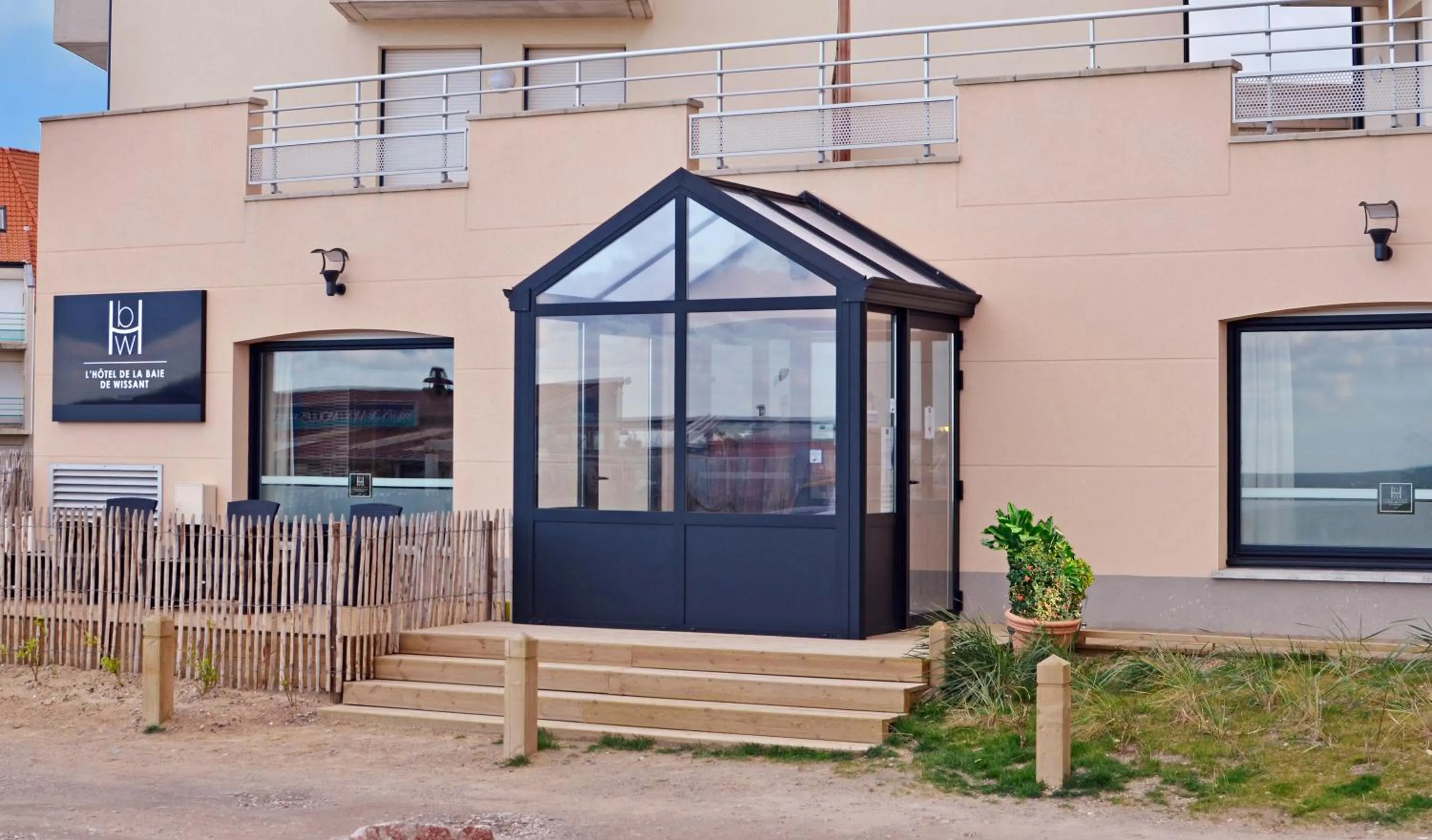 Facade/entrance in Logis- Hôtel de la Baie de Wissant & Appartements