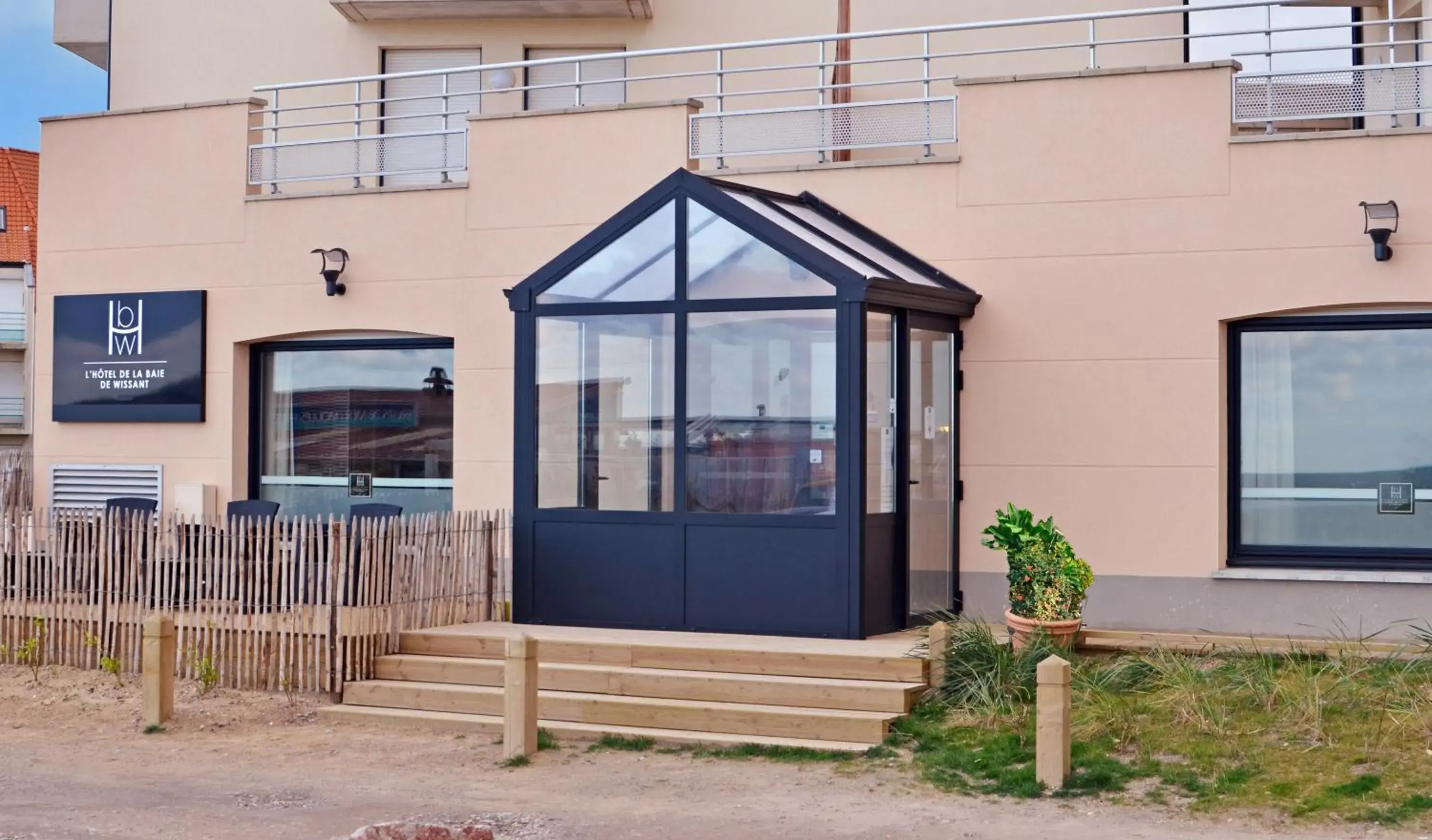 Facade/entrance in Logis- Hôtel de la Baie de Wissant & Appartements Facade/entrance in Logis- Hôtel de la Baie de Wissant & Appartements