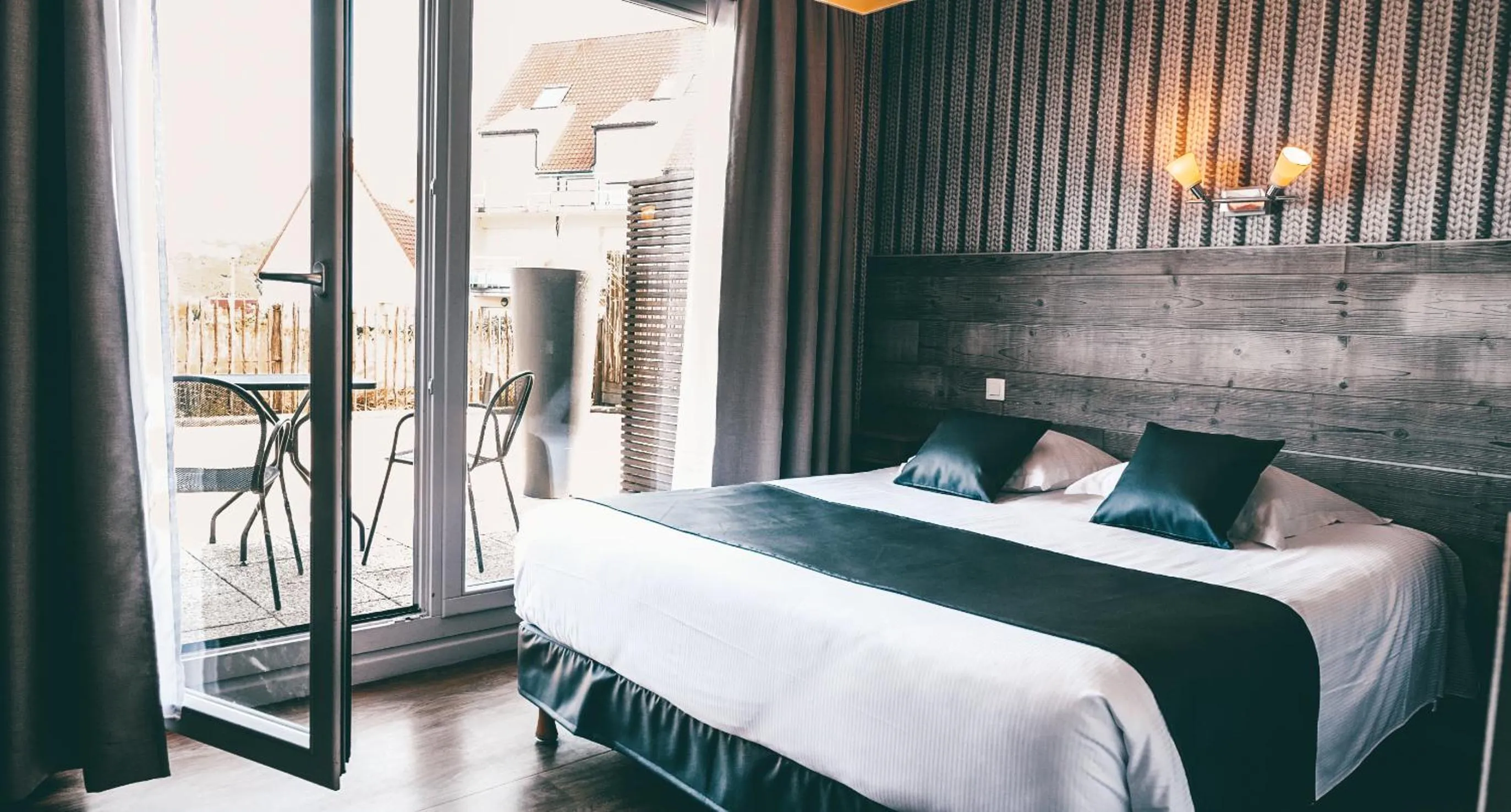 Bed in Logis- Hôtel de la Baie de Wissant & Appartements