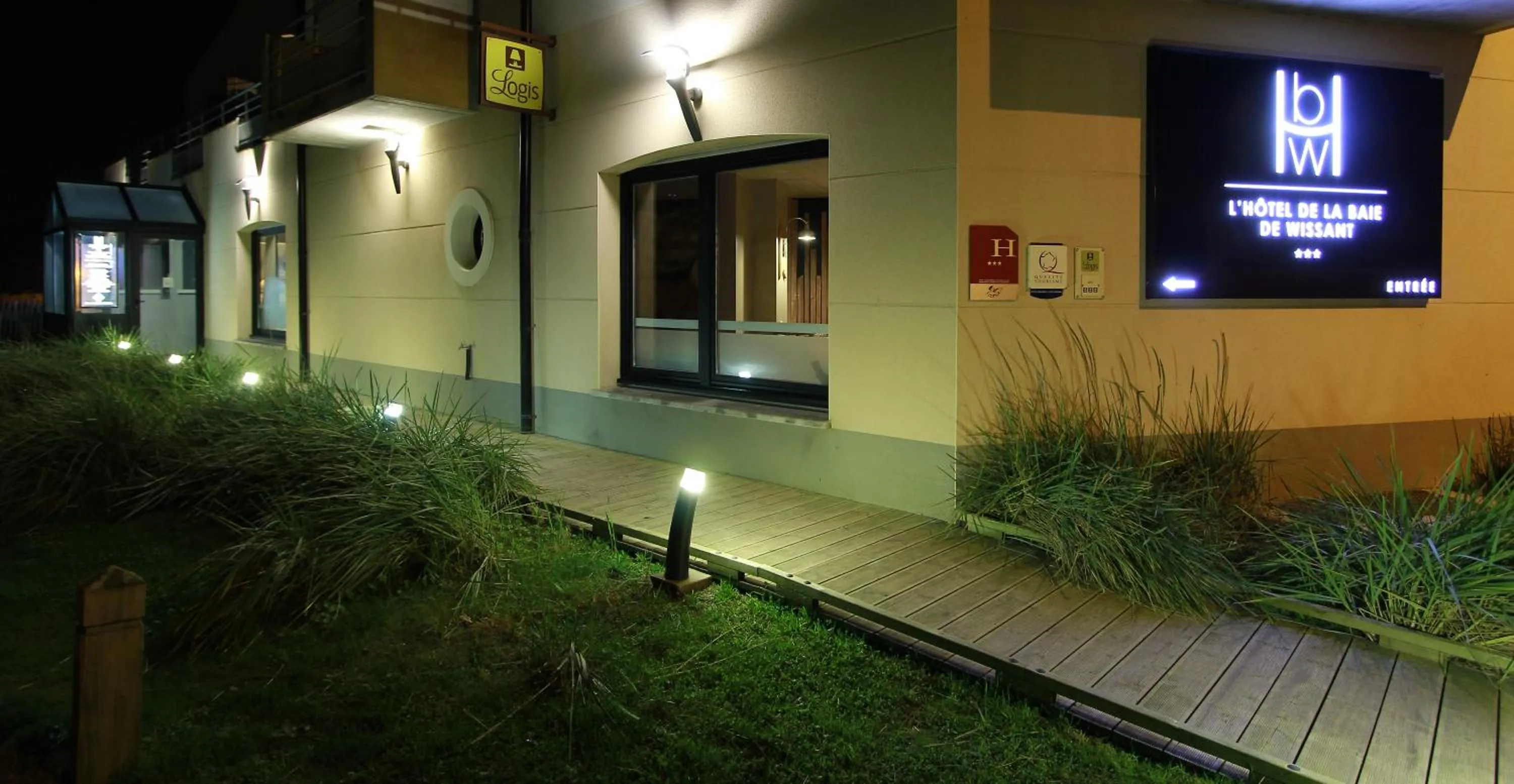 Property logo or sign in Logis- Hôtel de la Baie de Wissant & Appartements