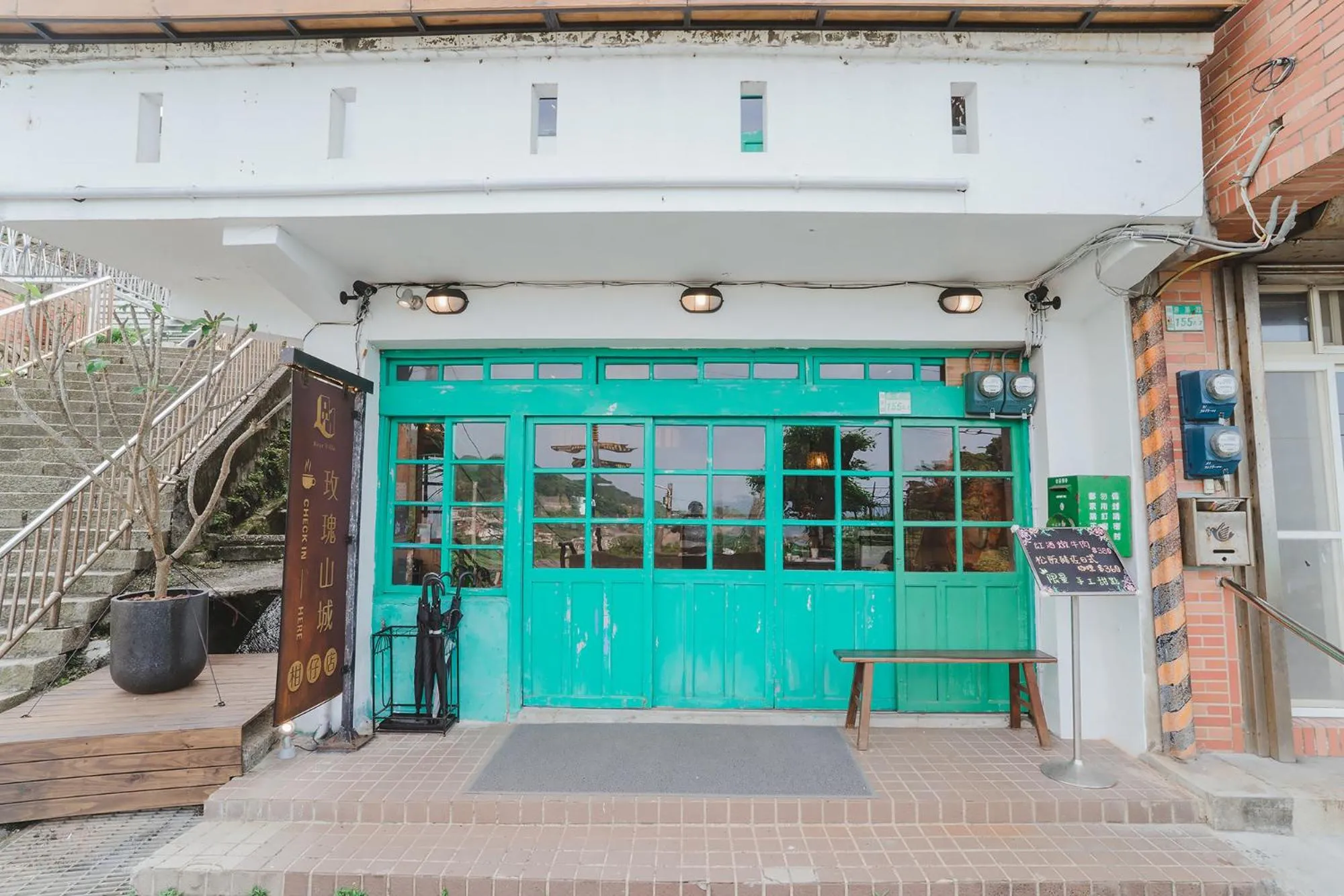 On-site shops in Rose Villa