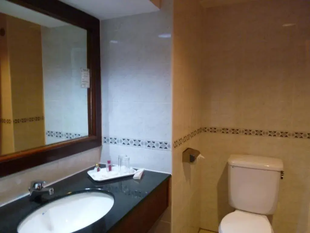 Bathroom in Gocos Hotel