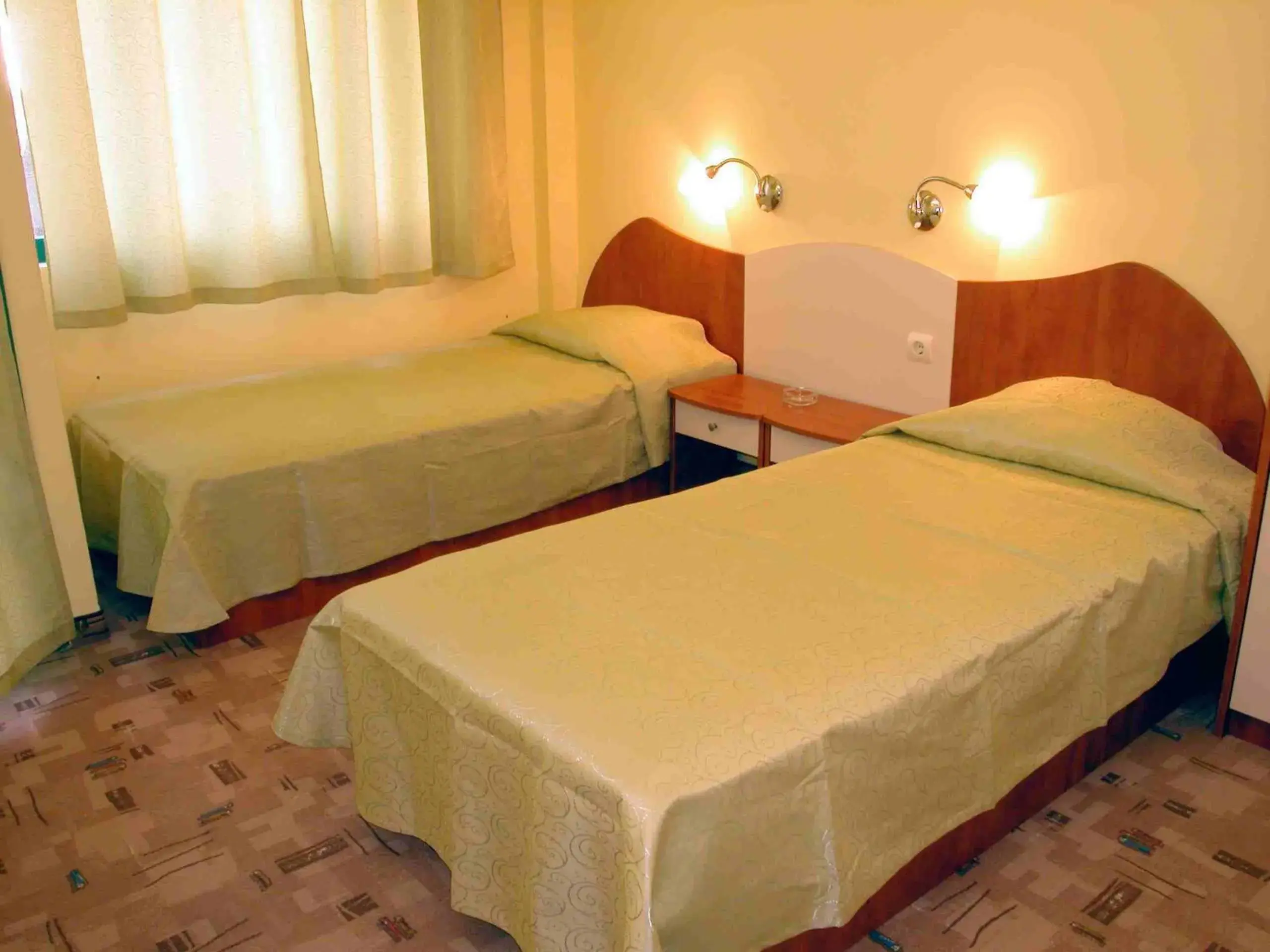 Twin Room with Extra Bed (3 Adults) in Хотел Силвер - All Inclusive, Паркинг възможен при наличност Twin Room with Extra Bed (3 Adults) in Хотел Силвер - All Inclusive, Паркинг възможен при наличност