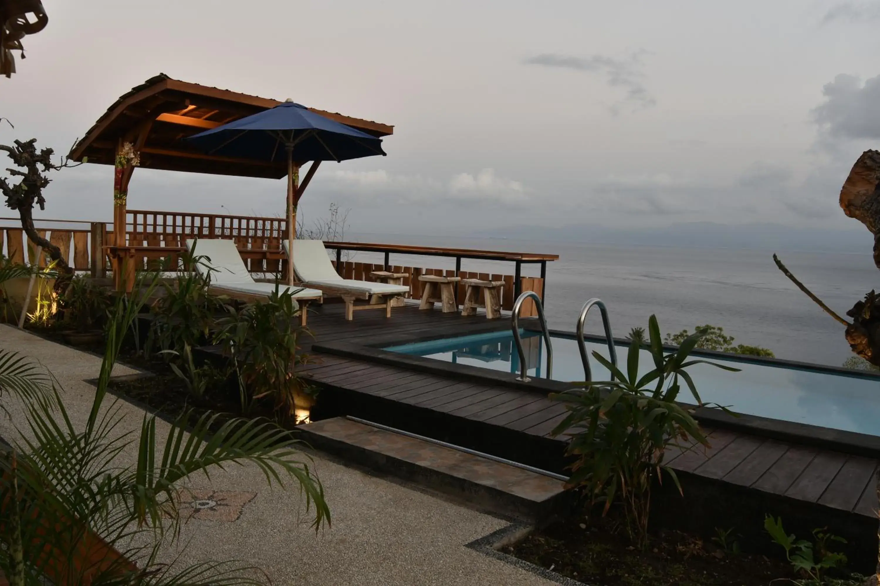 Swimming pool in Daphila Cottage Swimming pool in Daphila Cottage