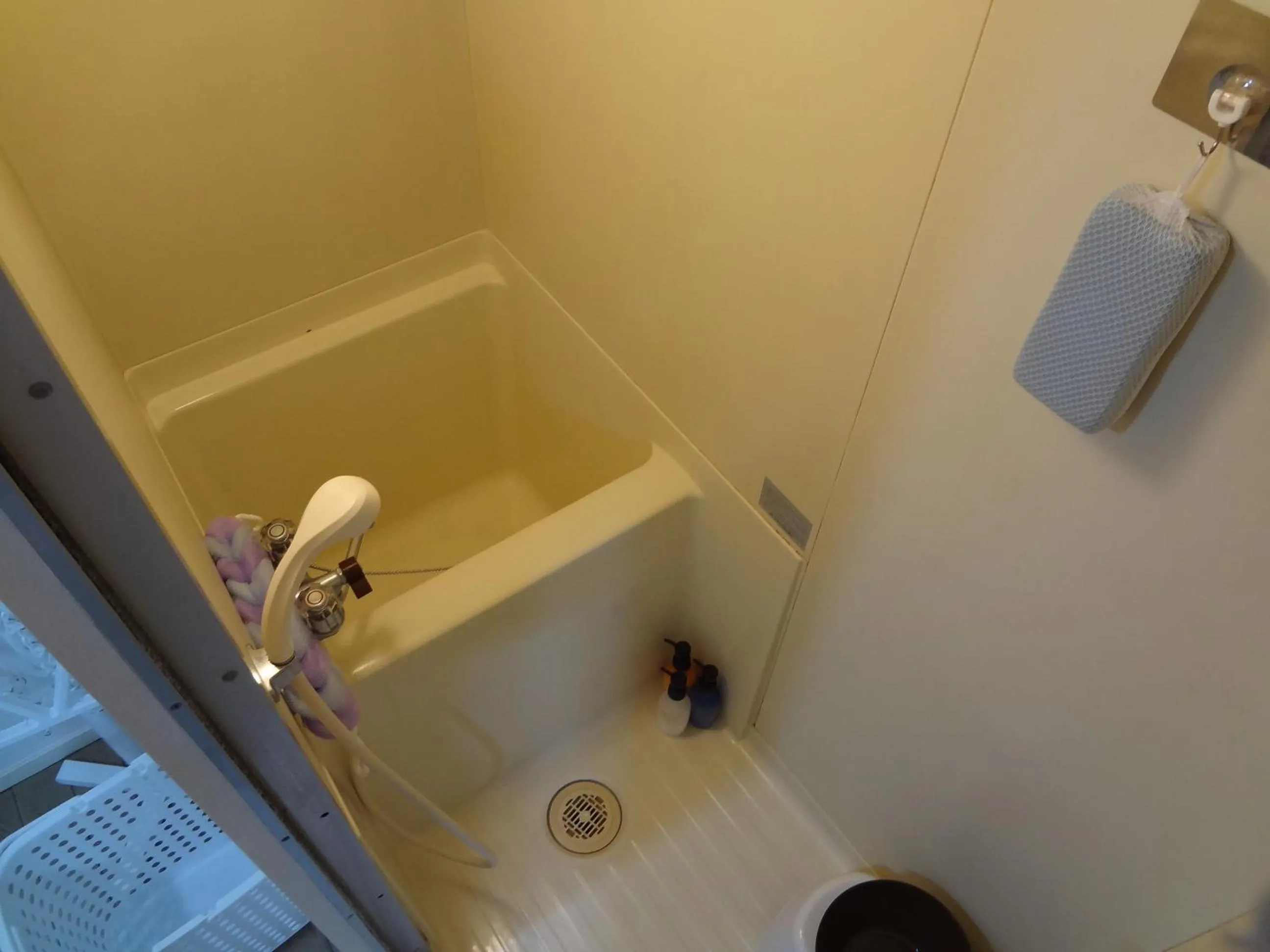 Shower in Guest House ZEN HAKATA Ohori Park 1