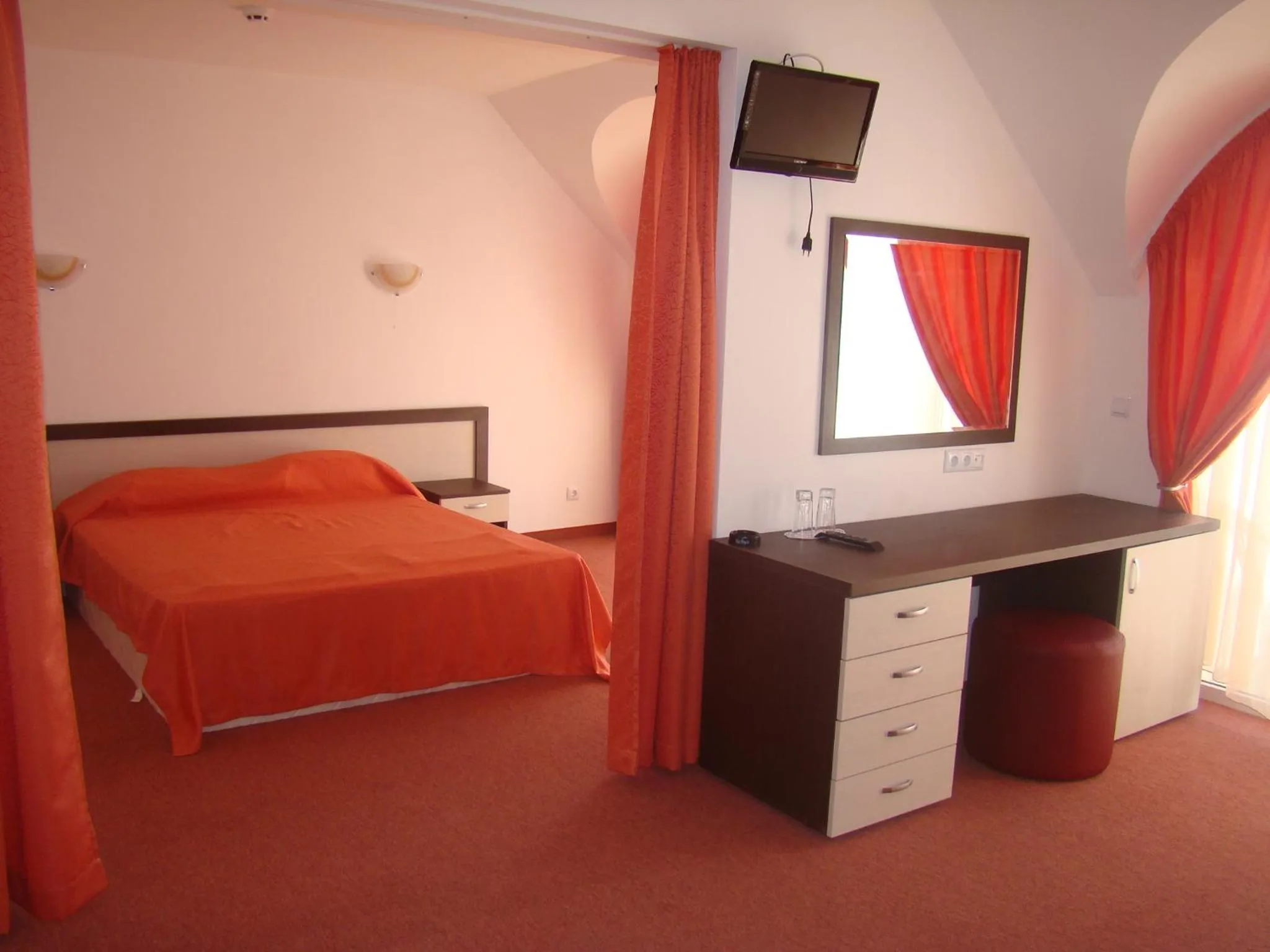 Bedroom, Bed in Hotel Bellisimo