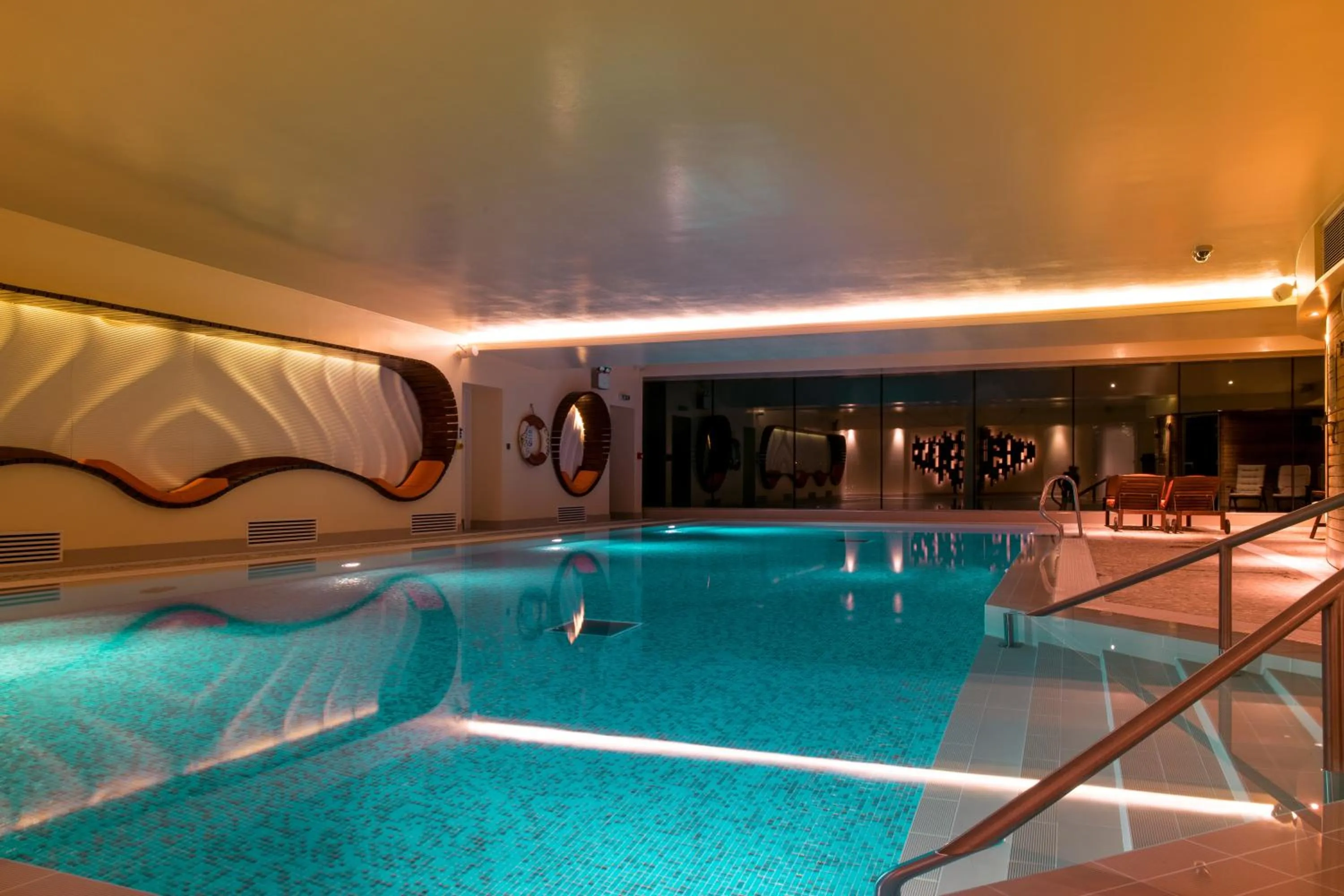 Swimming pool in Cliff House Hotel