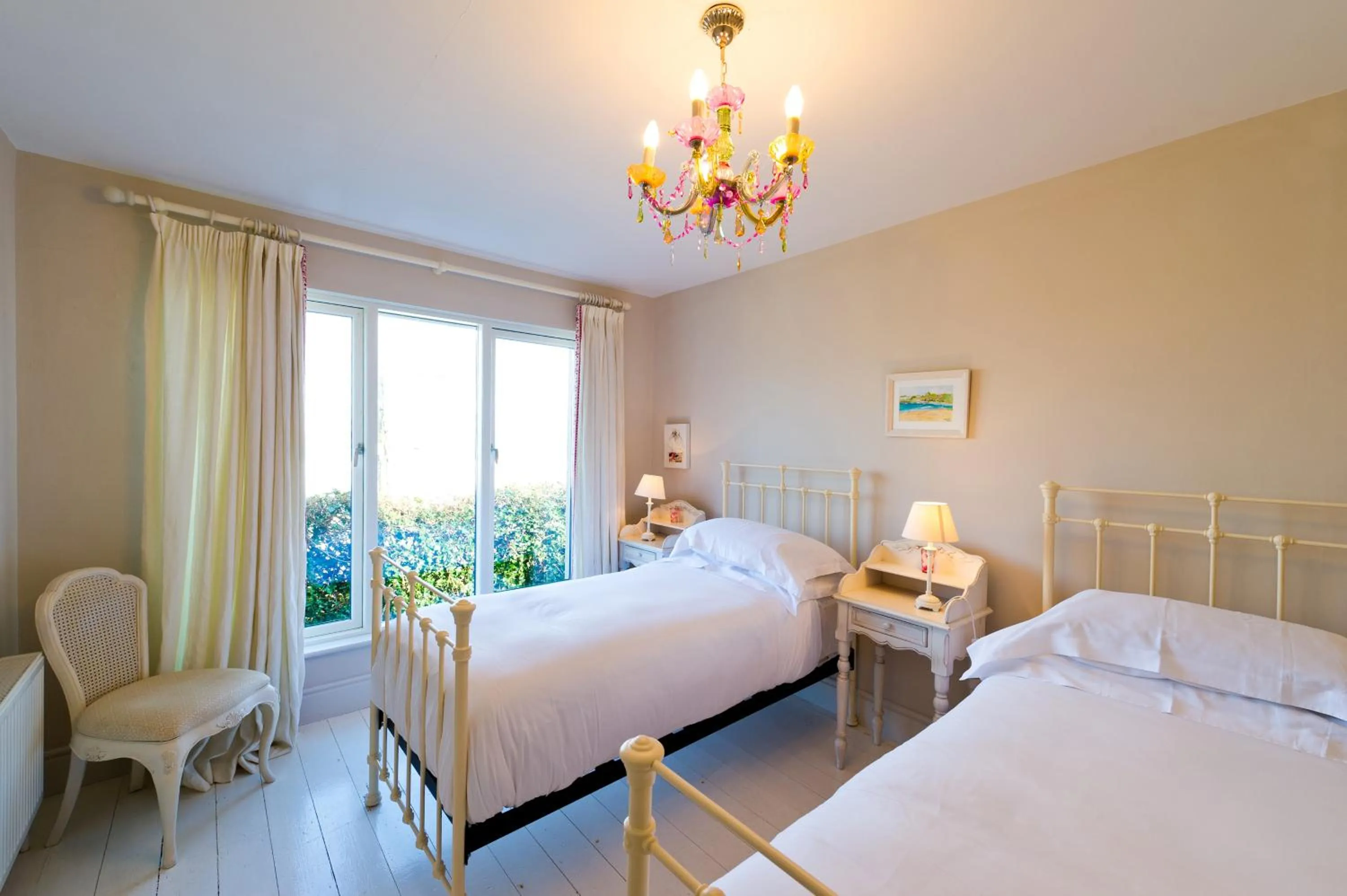 Bedroom, Bed in Cliff House Hotel