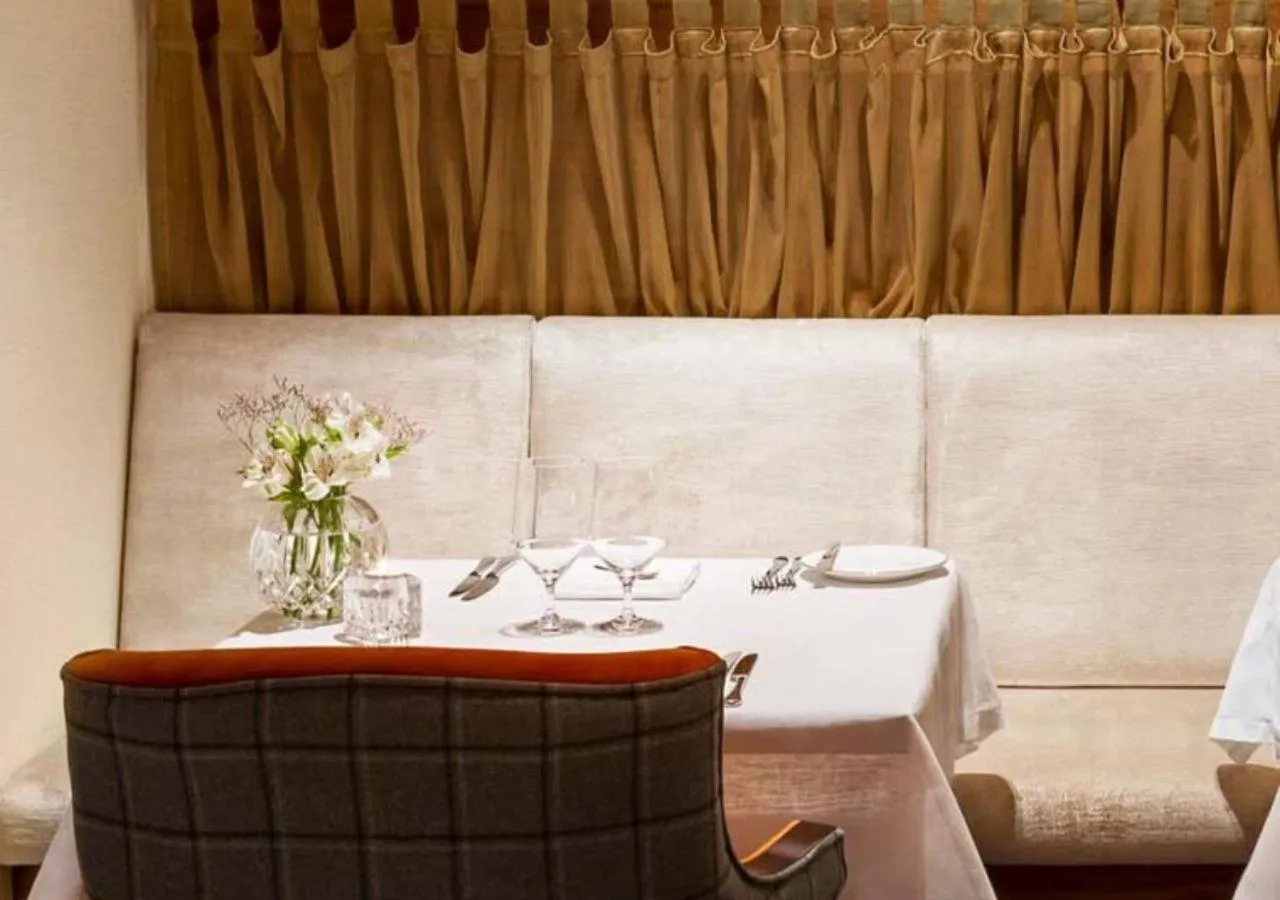 Restaurant/places to eat in Cliff House Hotel