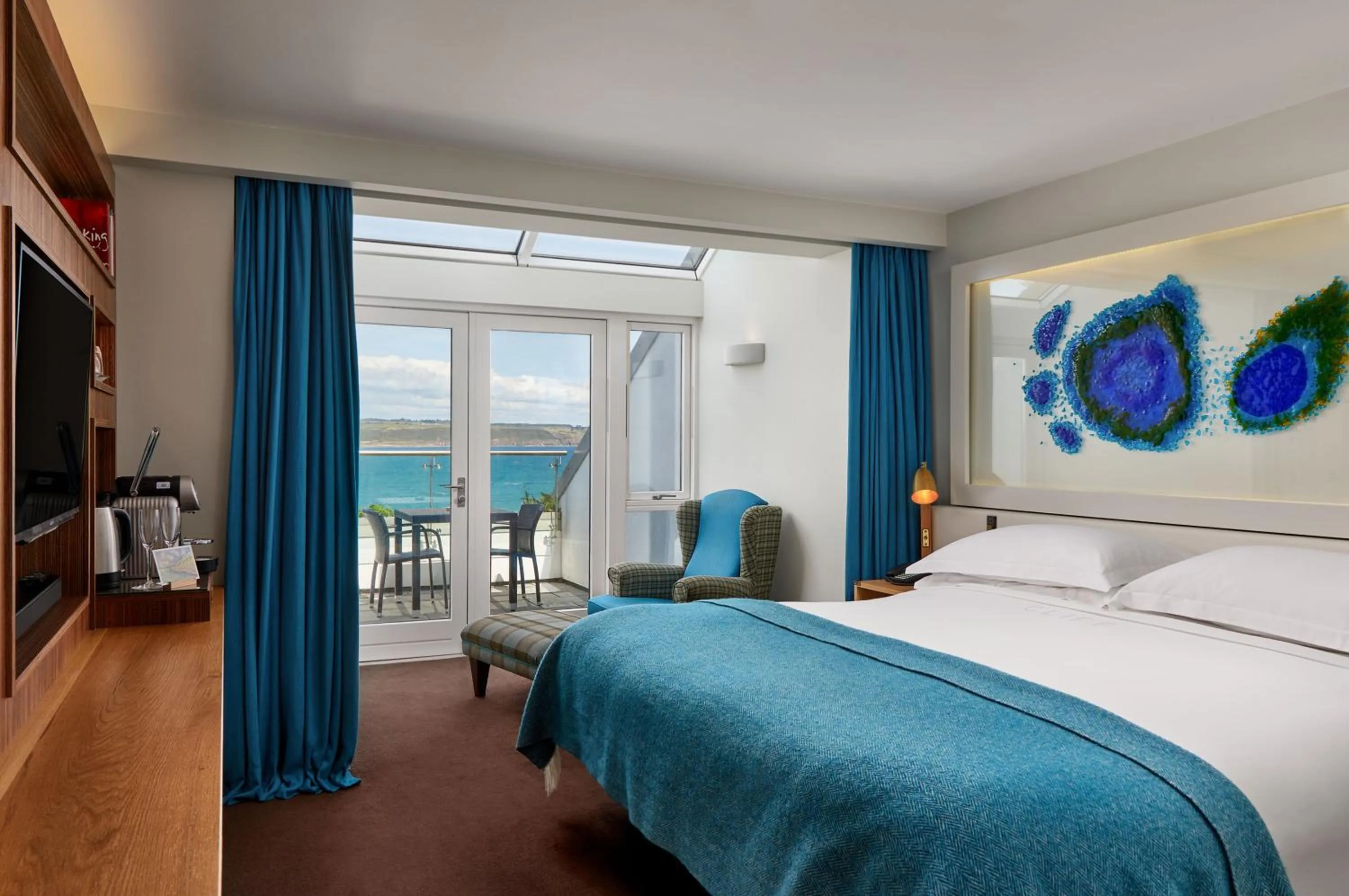 Bed in Cliff House Hotel