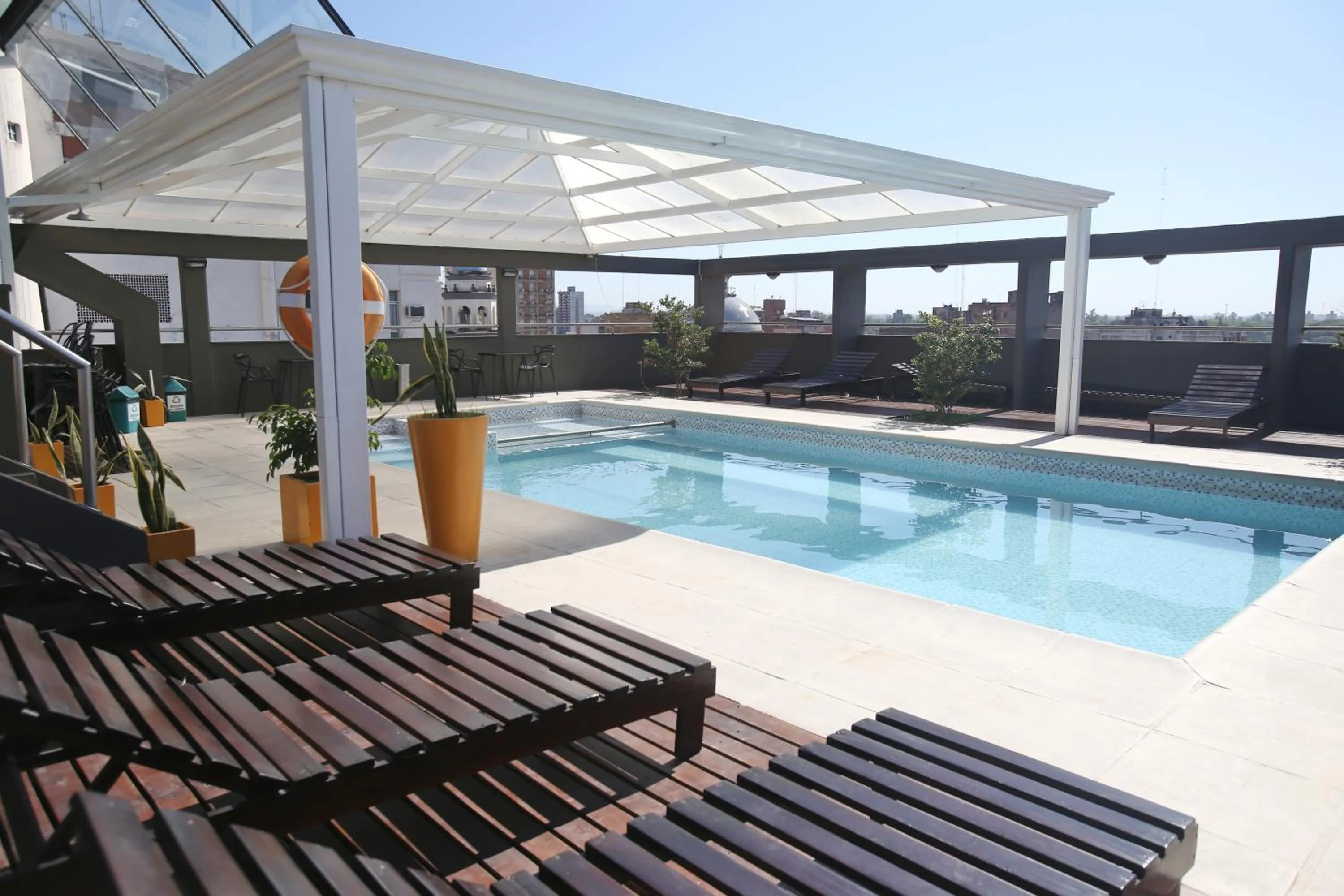 Swimming pool in Hotel Bicentenario Suites & Spa