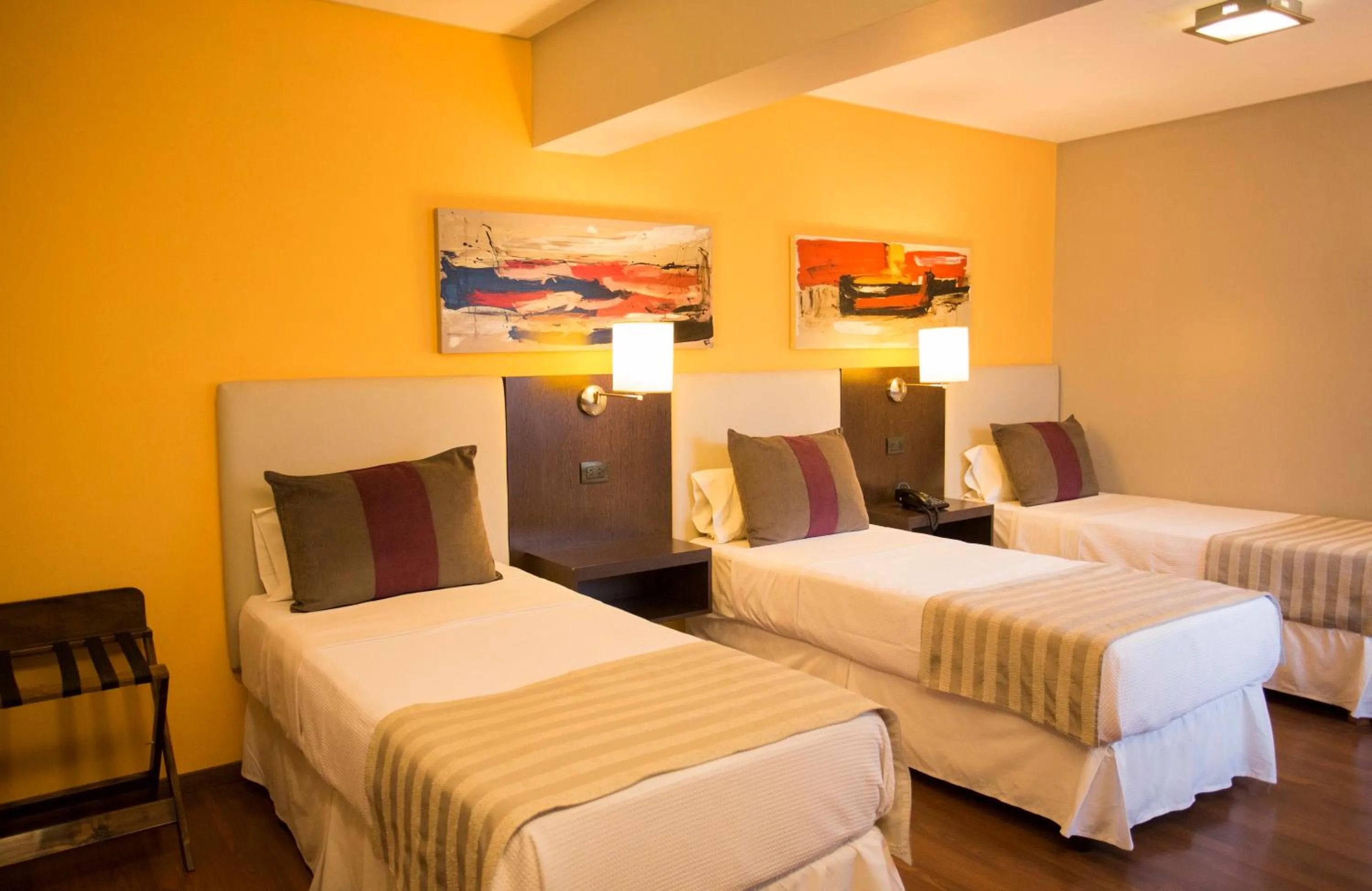 Photo of the whole room, Bed in Hotel Bicentenario Suites & Spa