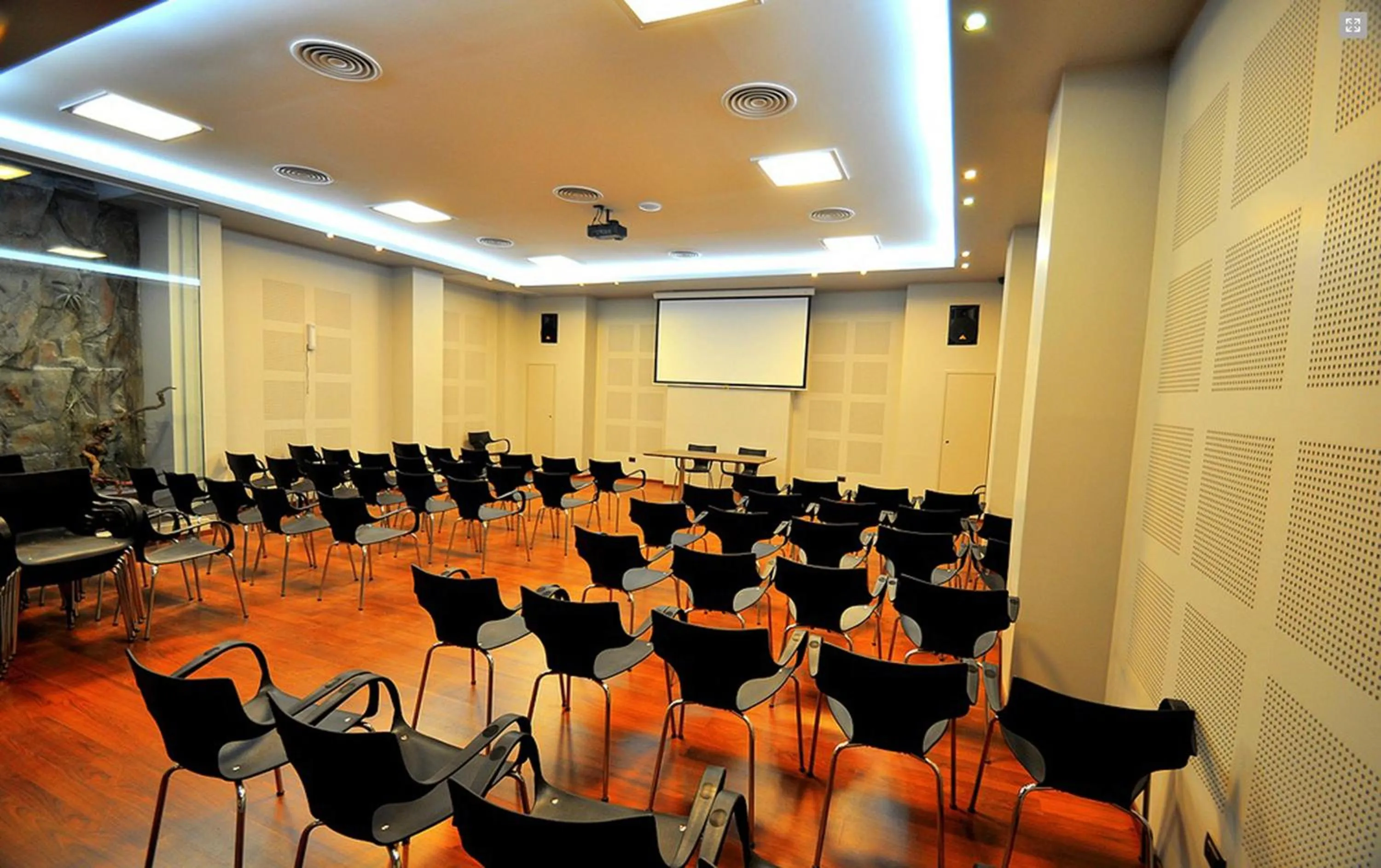 Business facilities in Hotel Bicentenario Suites & Spa