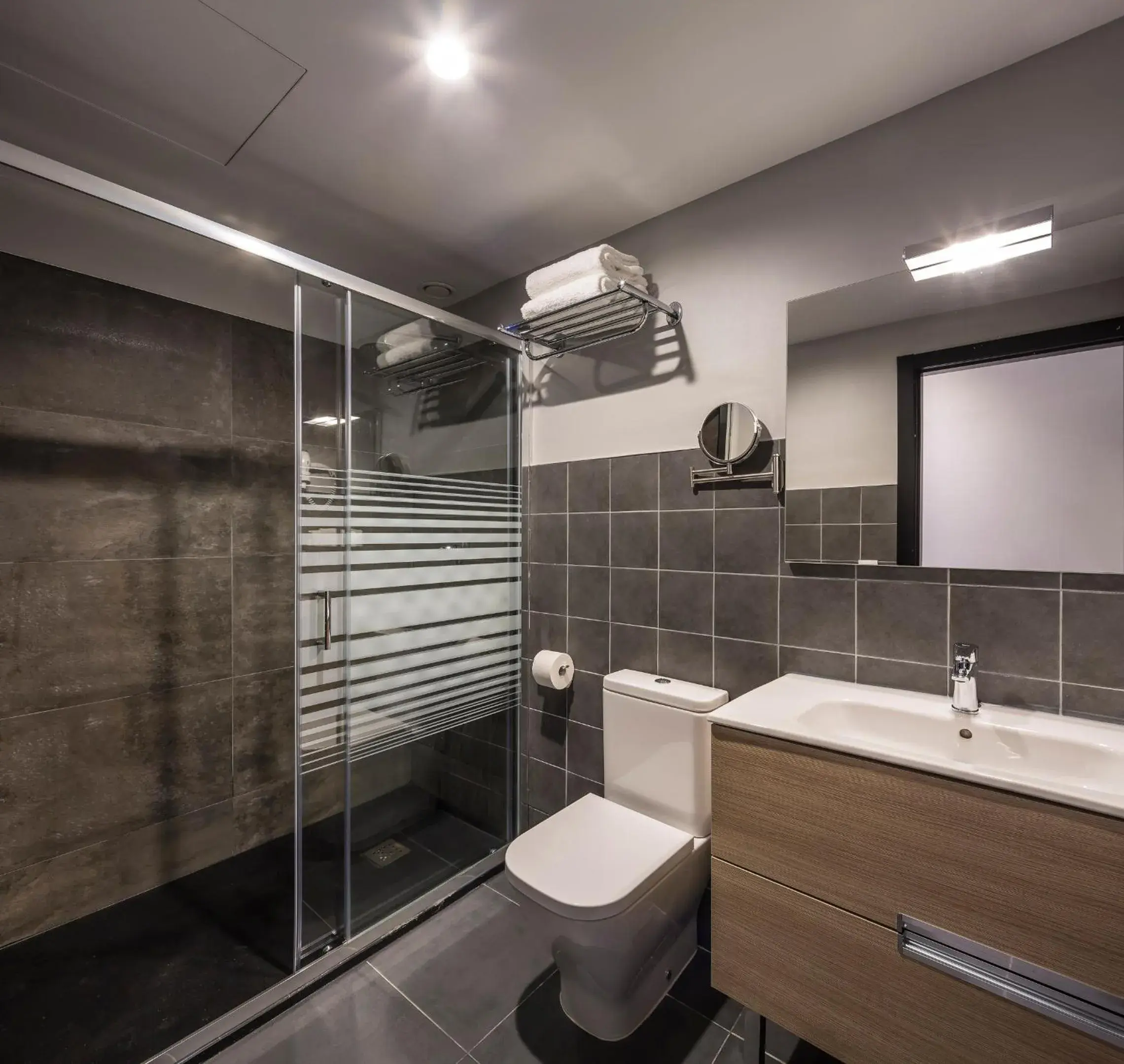 Shower in Catalina Suites San Nicolas Shower in Catalina Suites San Nicolas