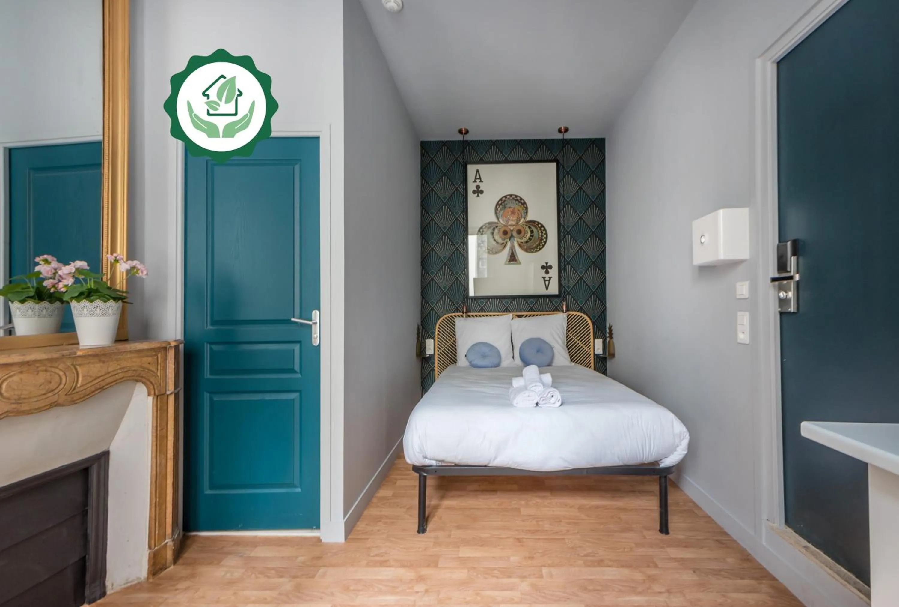 Living room, Bed in WS Saint-Lazare - Opera