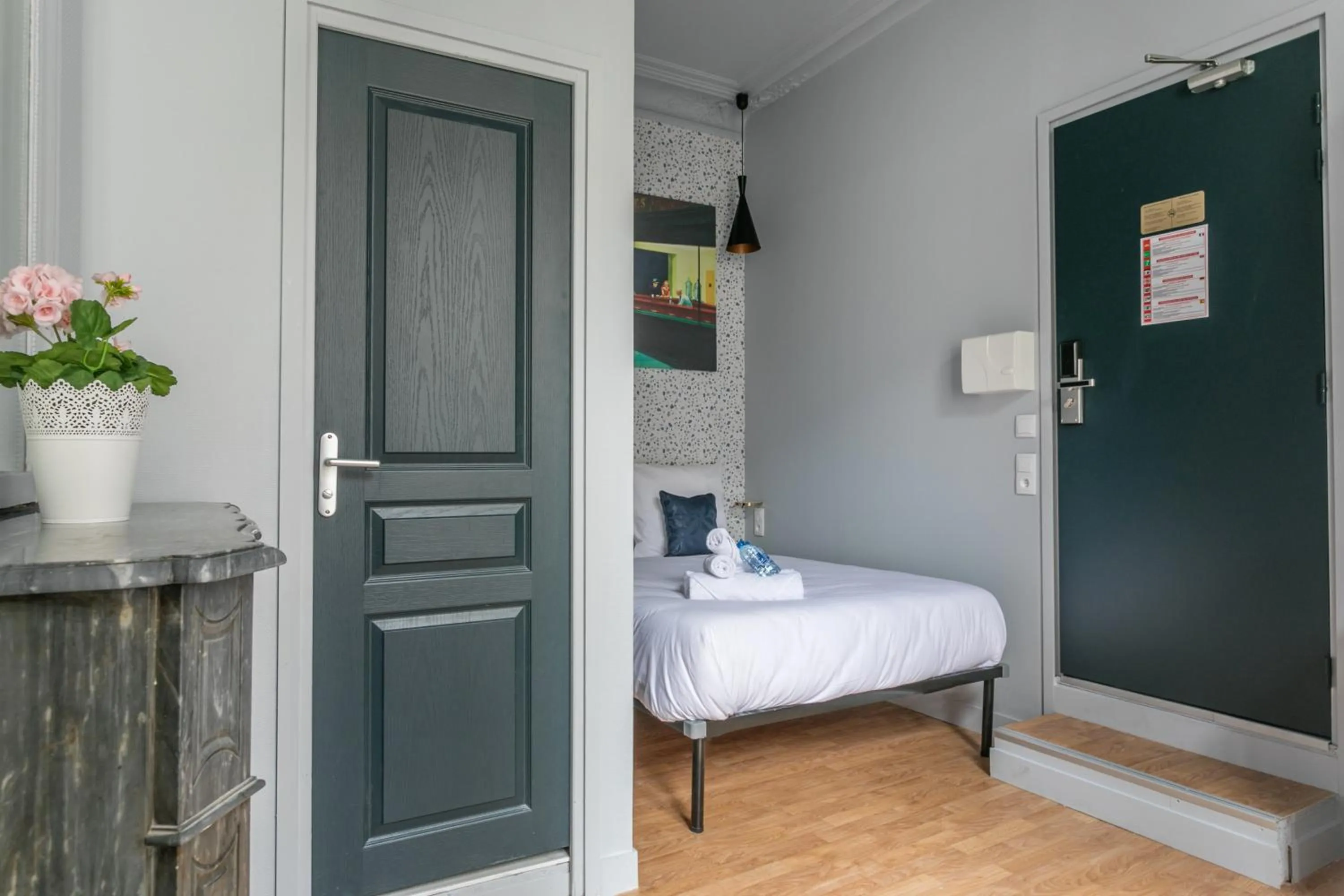 Living room, Bed in WS Saint-Lazare - Opera