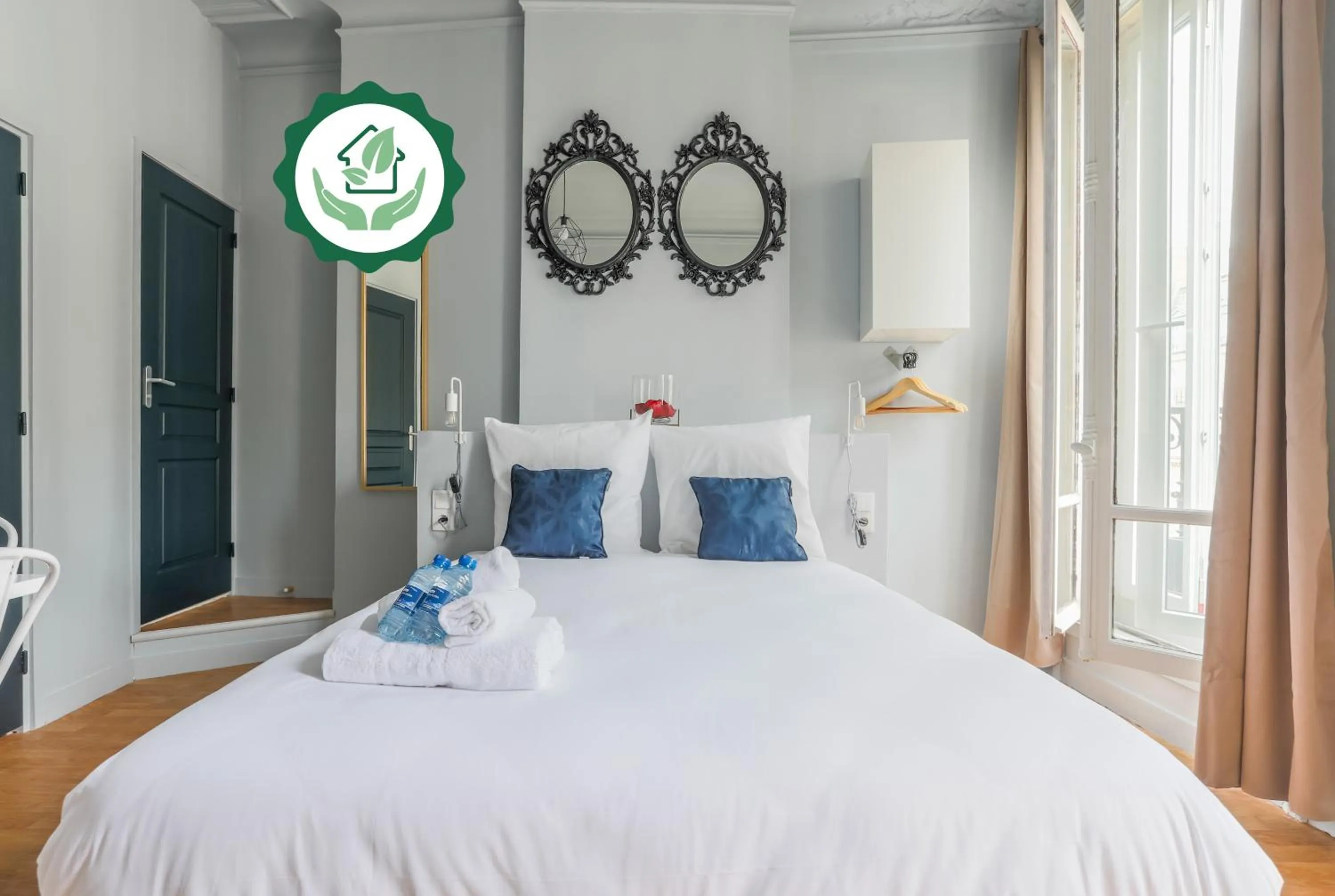 Living room, Bed in WS Saint-Lazare - Opera