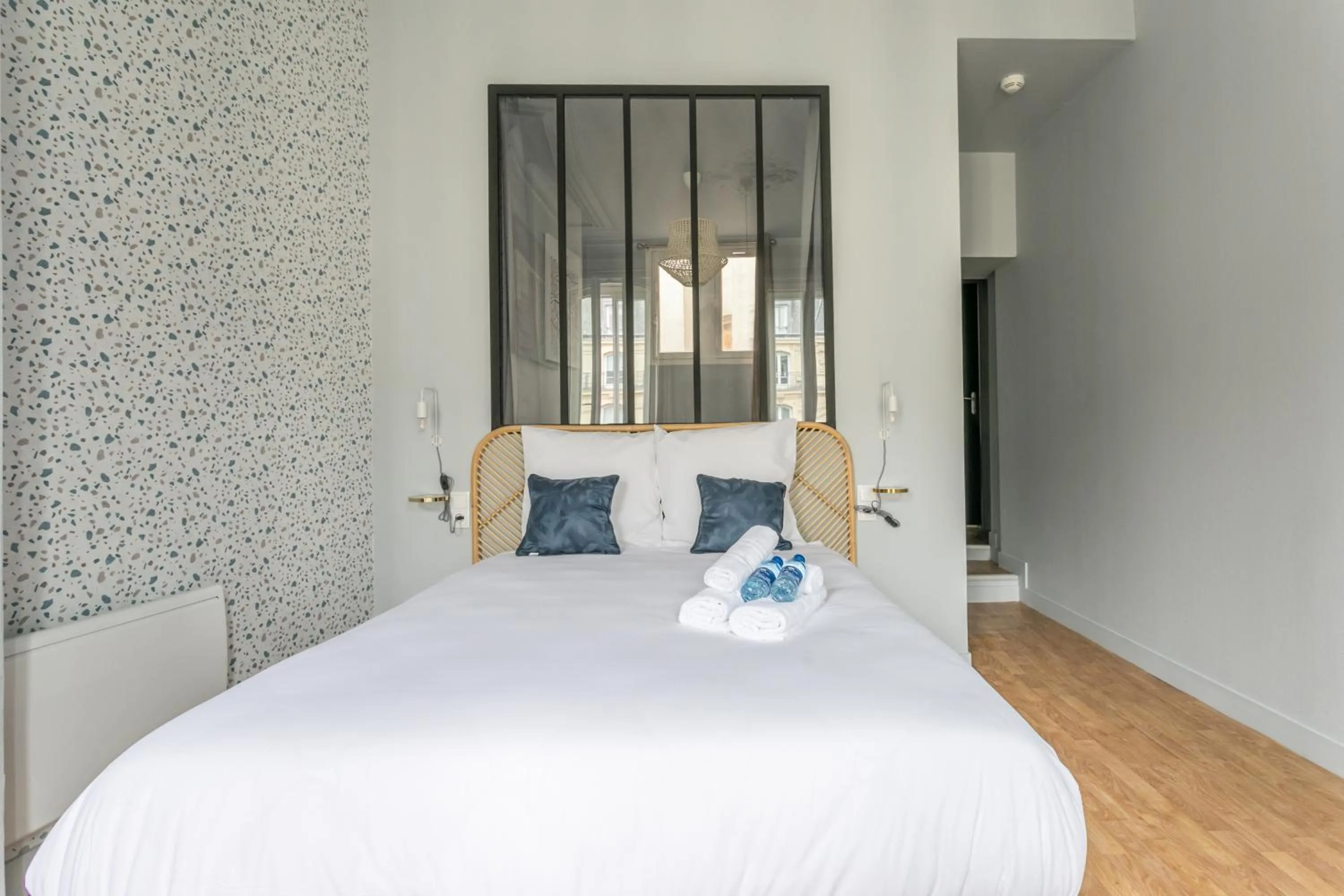 Living room, Bed in WS Saint-Lazare - Opera