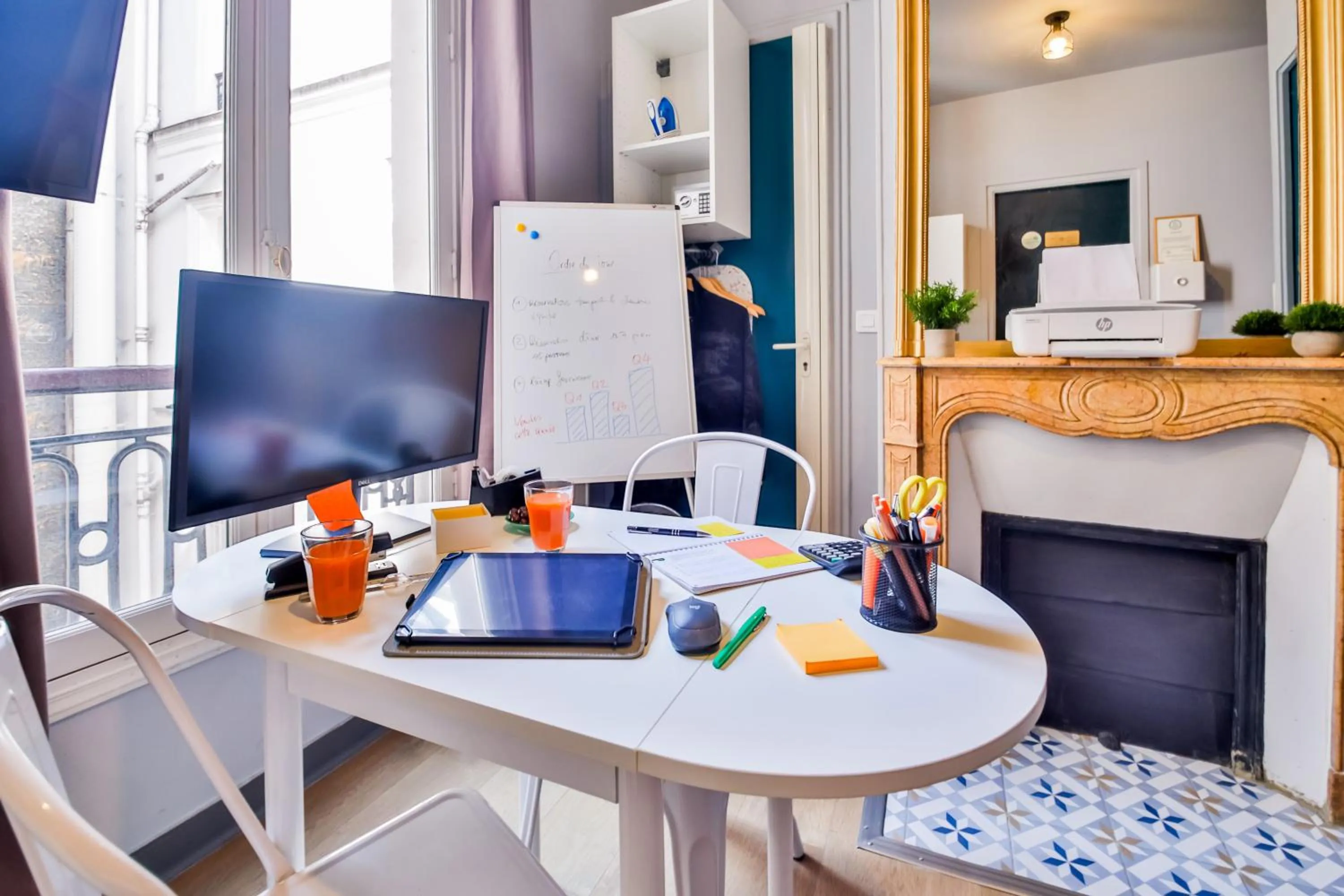 Seating area in WS Saint-Lazare - Opera