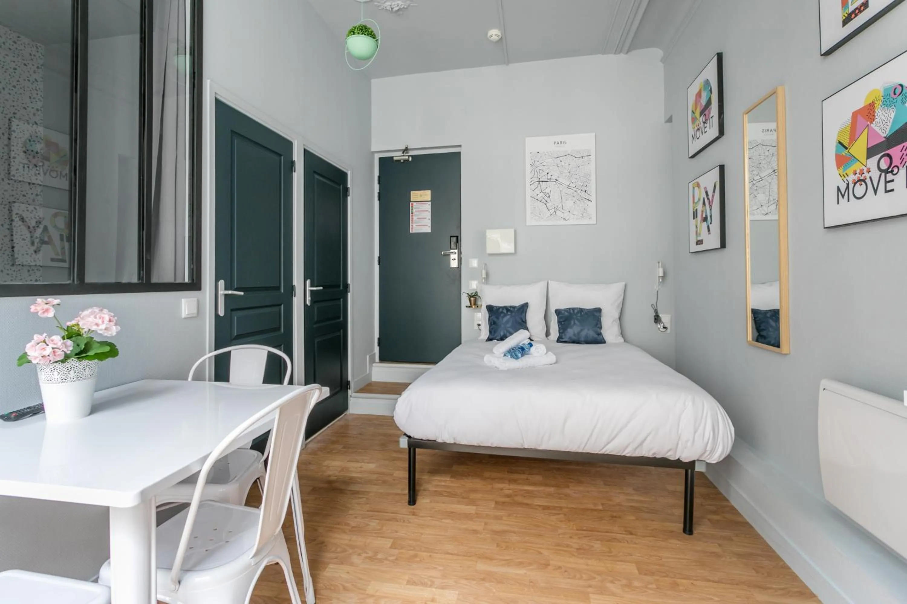 Living room, Bed in WS Saint-Lazare - Opera