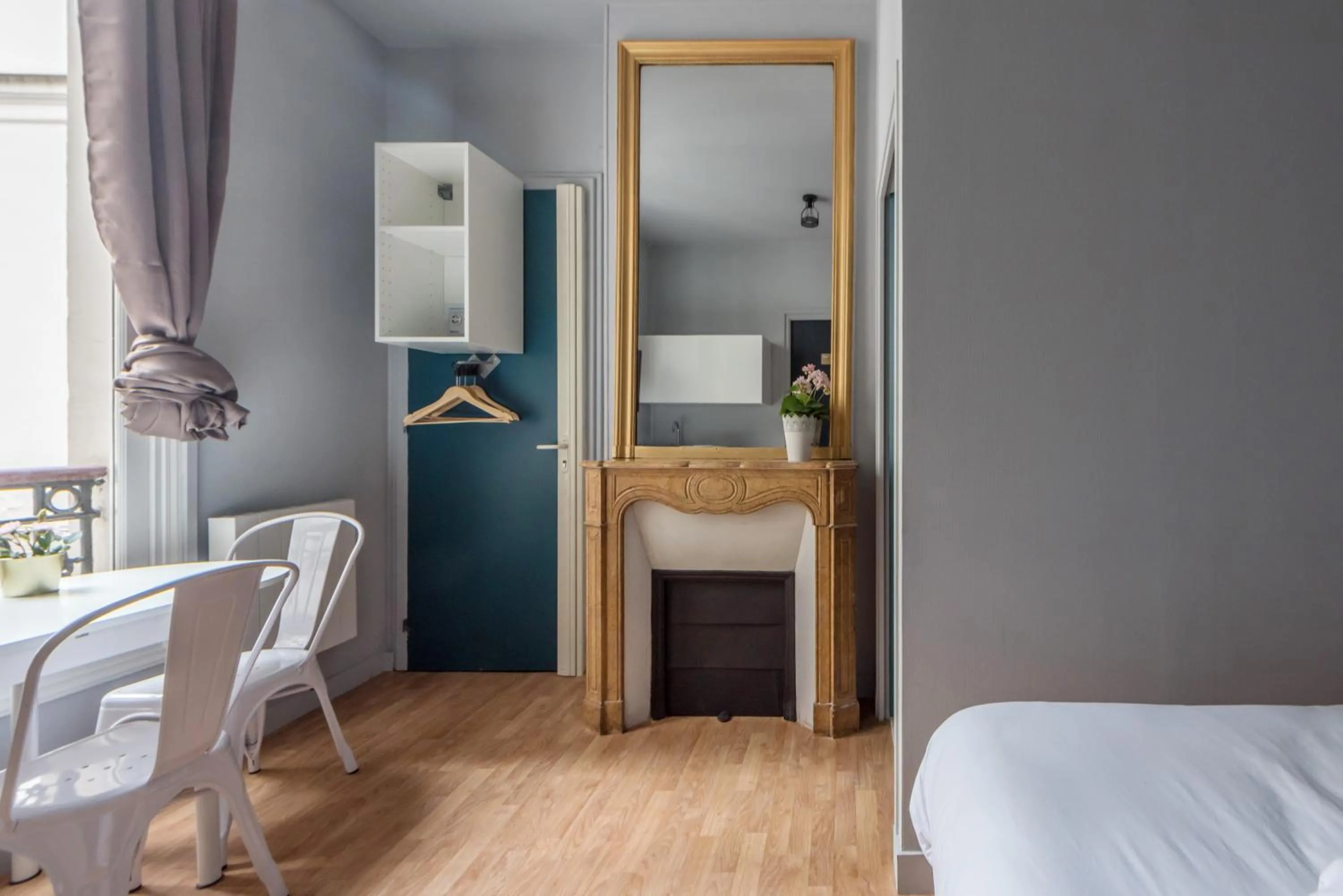 Living room, Bed in WS Saint-Lazare - Opera