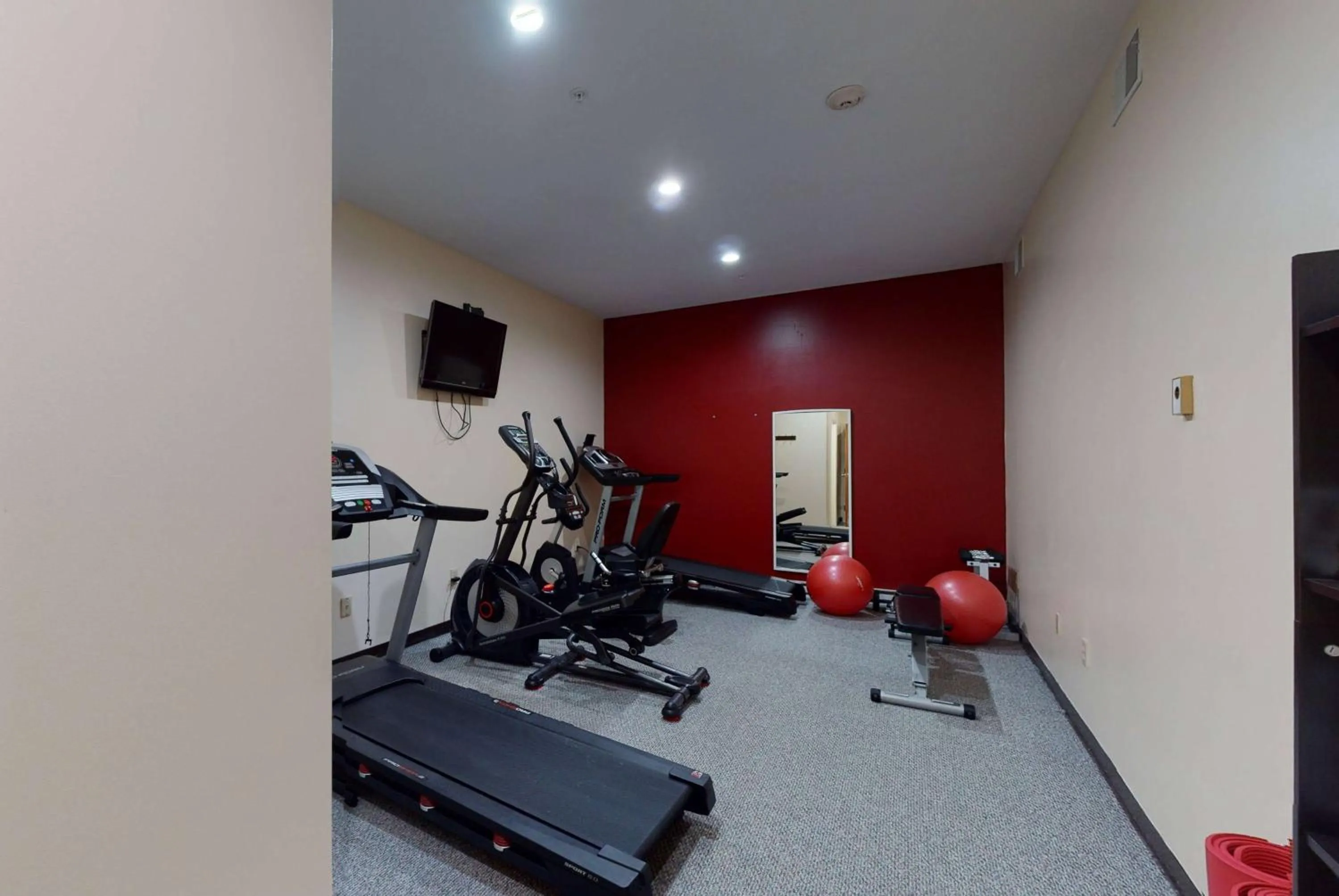 Fitness centre/facilities in Ramada by Wyndham Strasburg - Shenandoah Valley