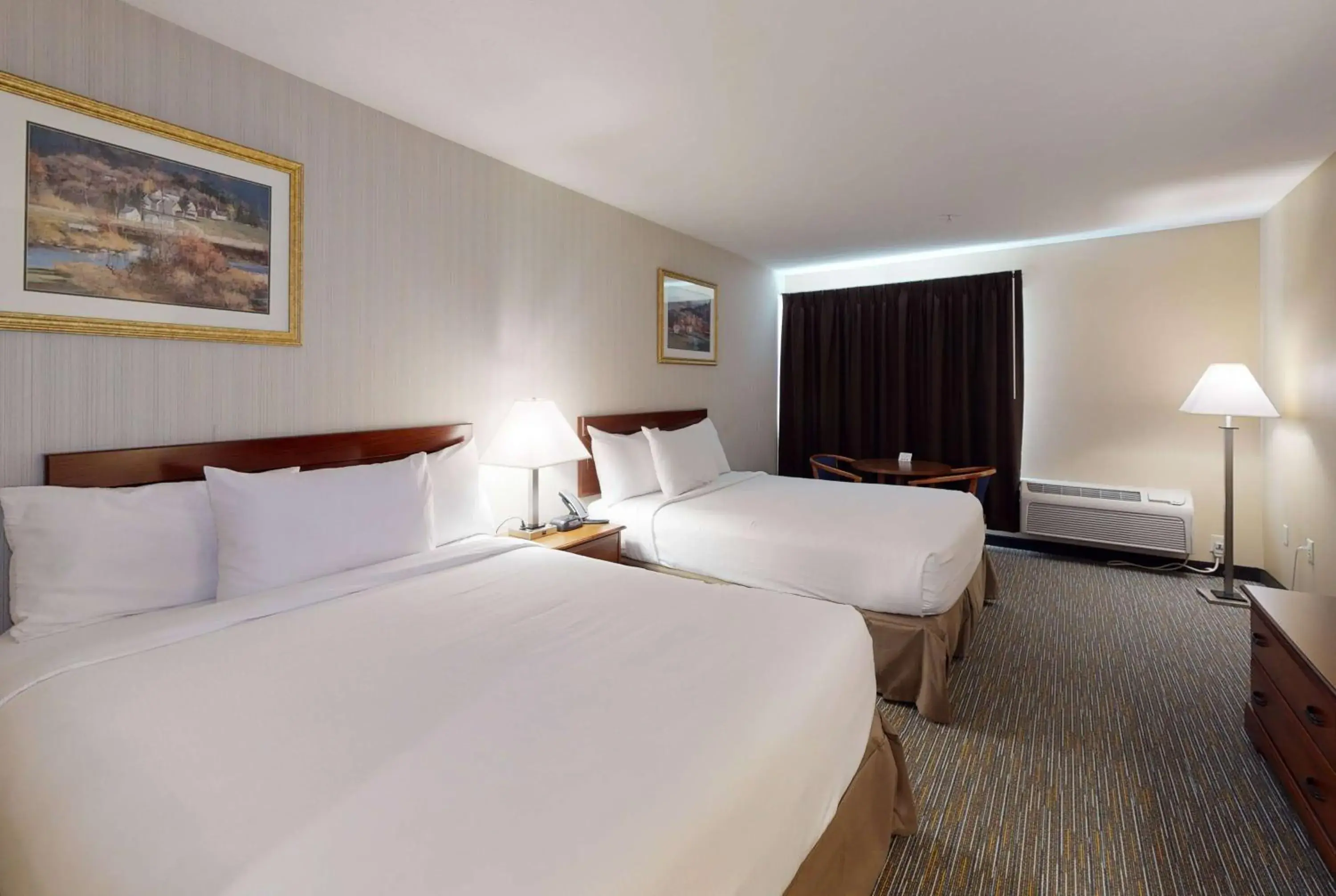 Photo of the whole room, Bed in Ramada by Wyndham Strasburg - Shenandoah Valley Photo of the whole room, Bed in Ramada by Wyndham Strasburg - Shenandoah Valley