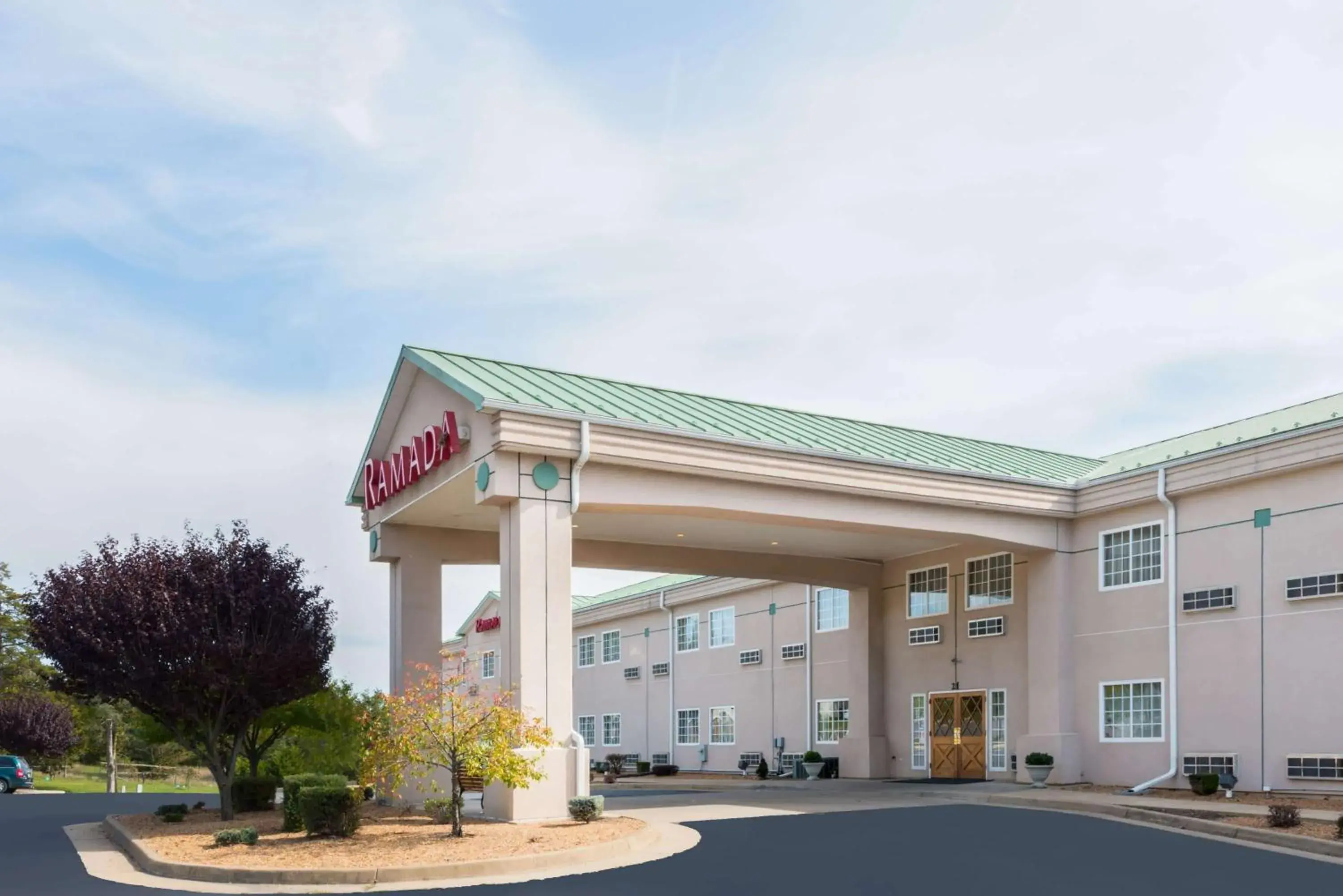 Property building in Ramada by Wyndham Strasburg - Shenandoah Valley Property building in Ramada by Wyndham Strasburg - Shenandoah Valley