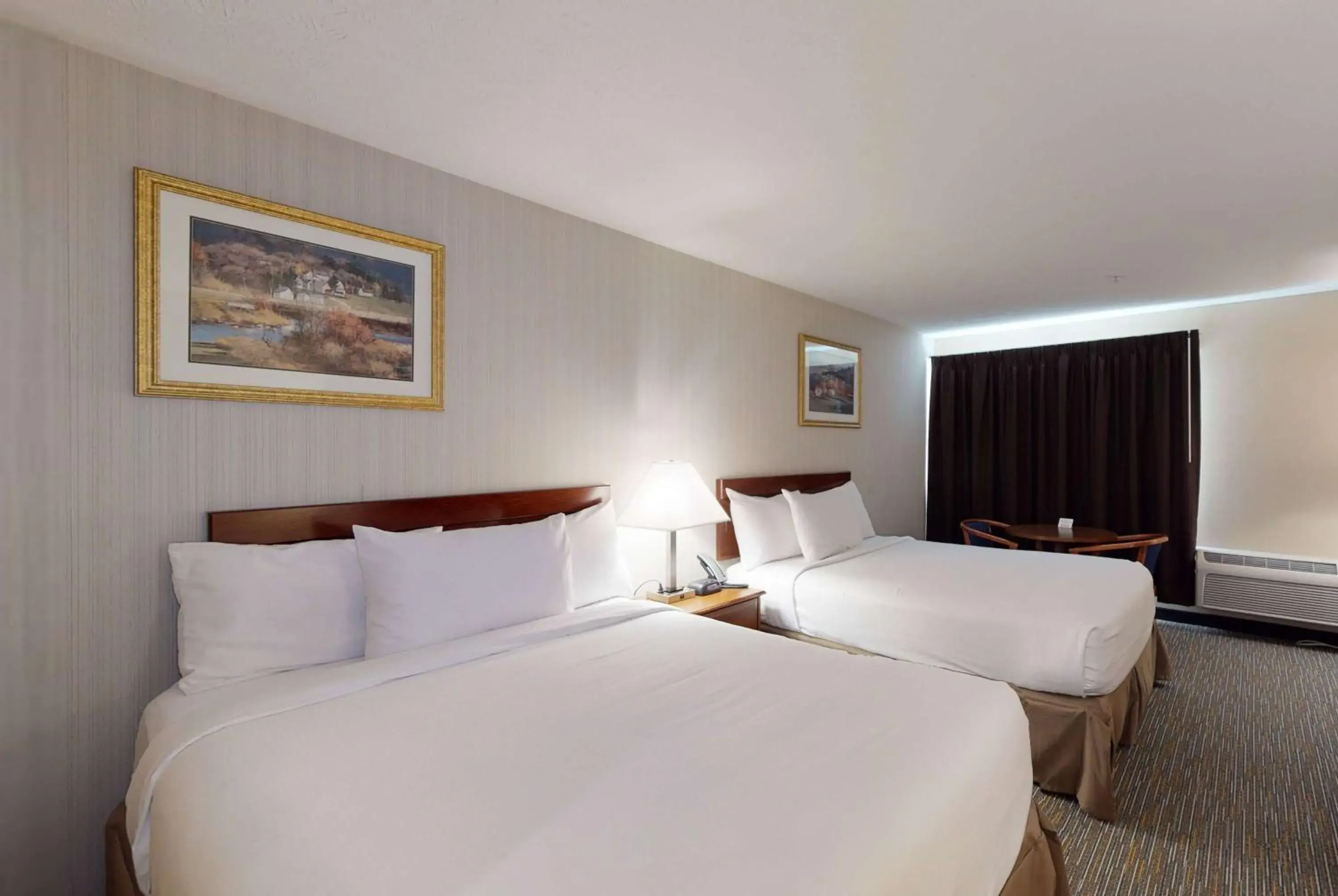 Photo of the whole room, Bed in Ramada by Wyndham Strasburg - Shenandoah Valley Photo of the whole room, Bed in Ramada by Wyndham Strasburg - Shenandoah Valley