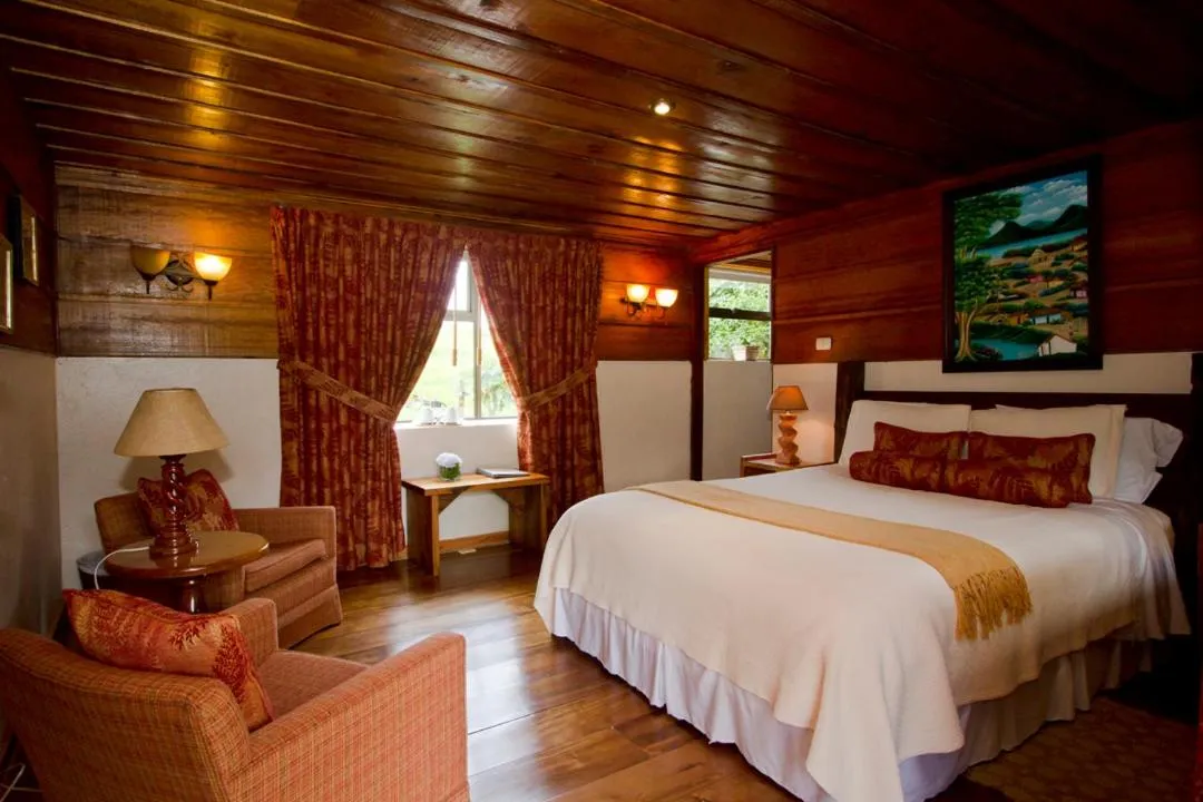 Photo of the whole room, Bed in Poas Volcano Lodge