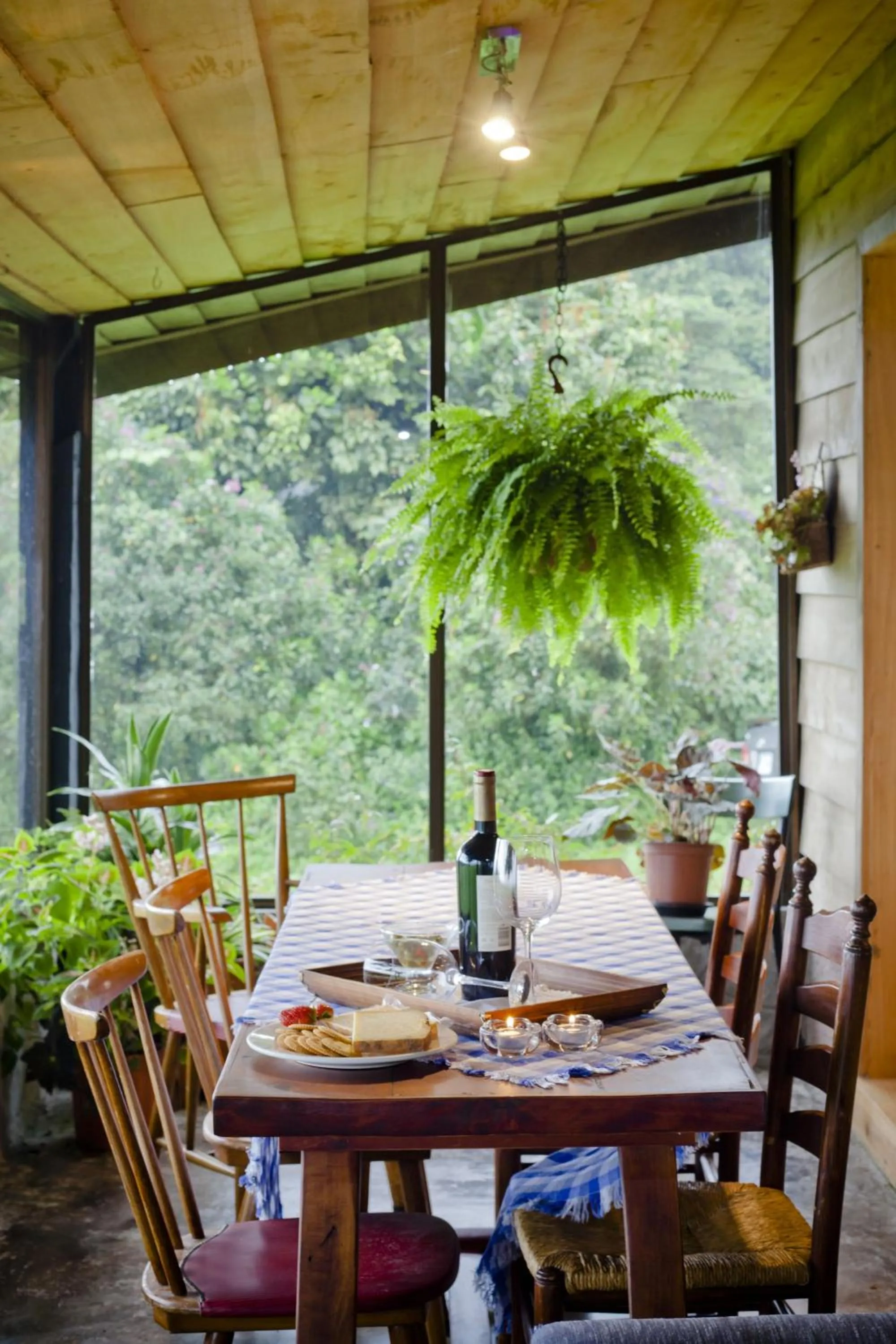 Dining area in Poas Volcano Lodge