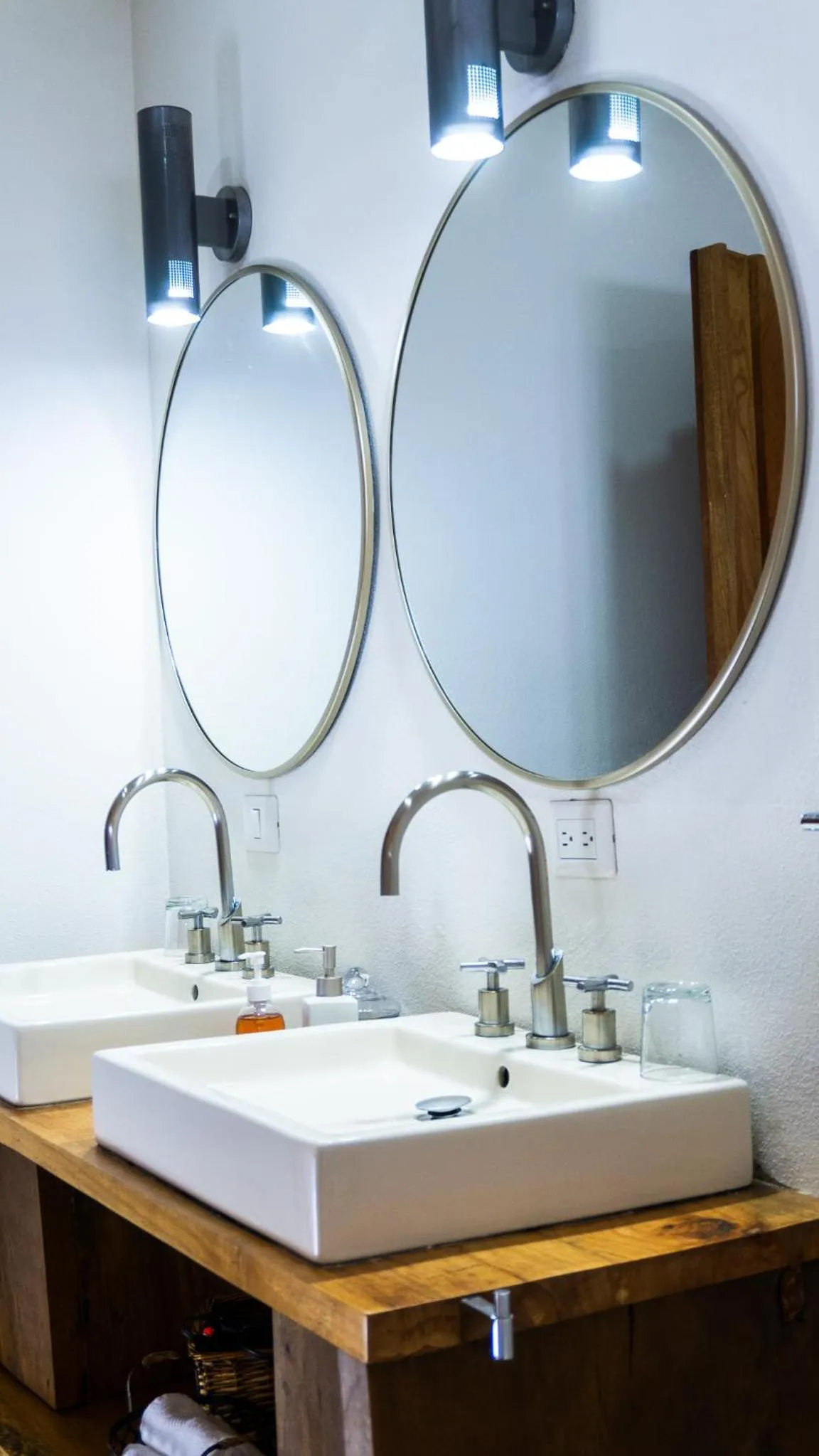Bathroom in Poas Volcano Lodge