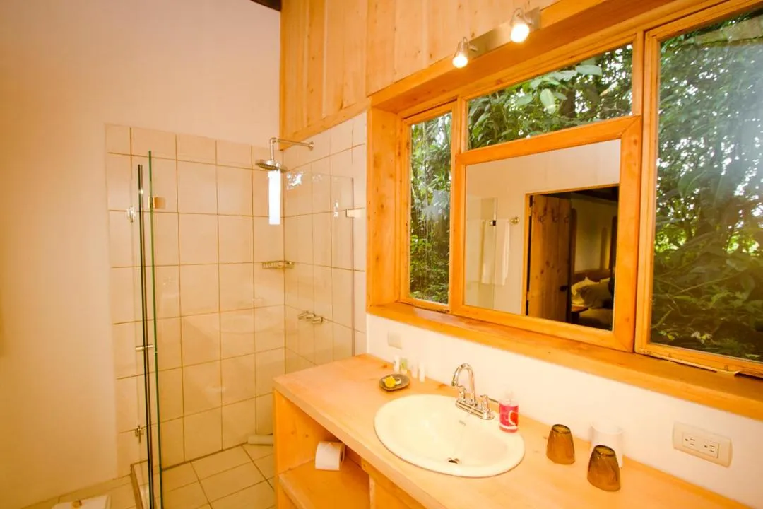 Shower in Poas Volcano Lodge