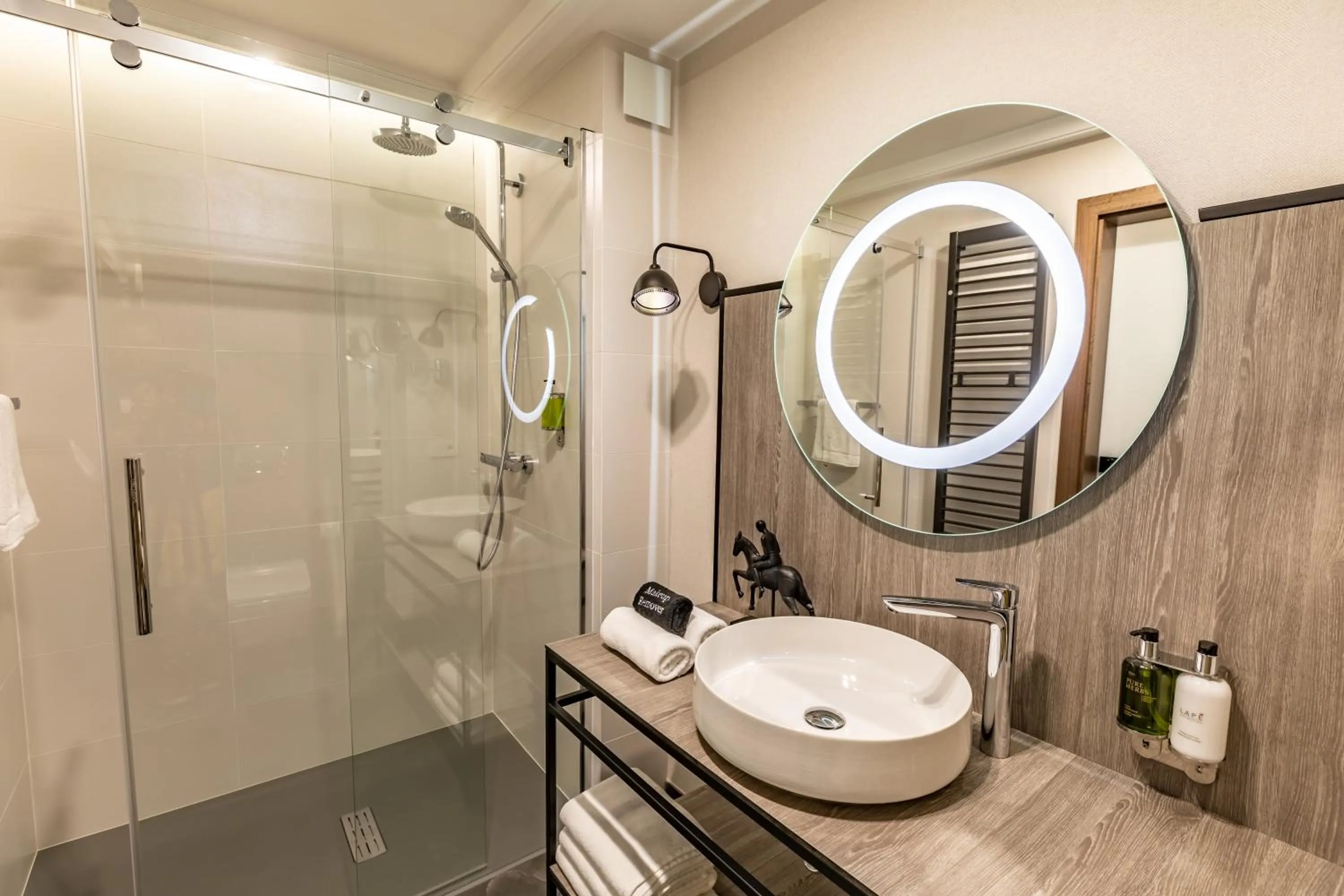 Shower in Hotel Traugutta3