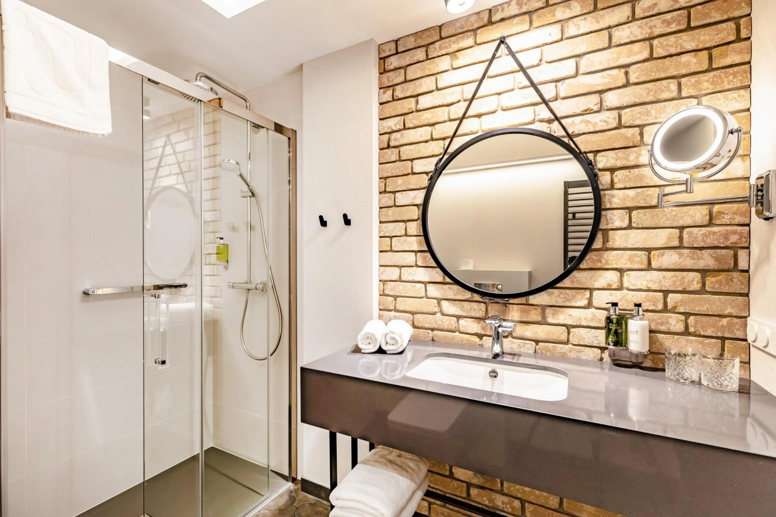 Shower in Hotel Traugutta3