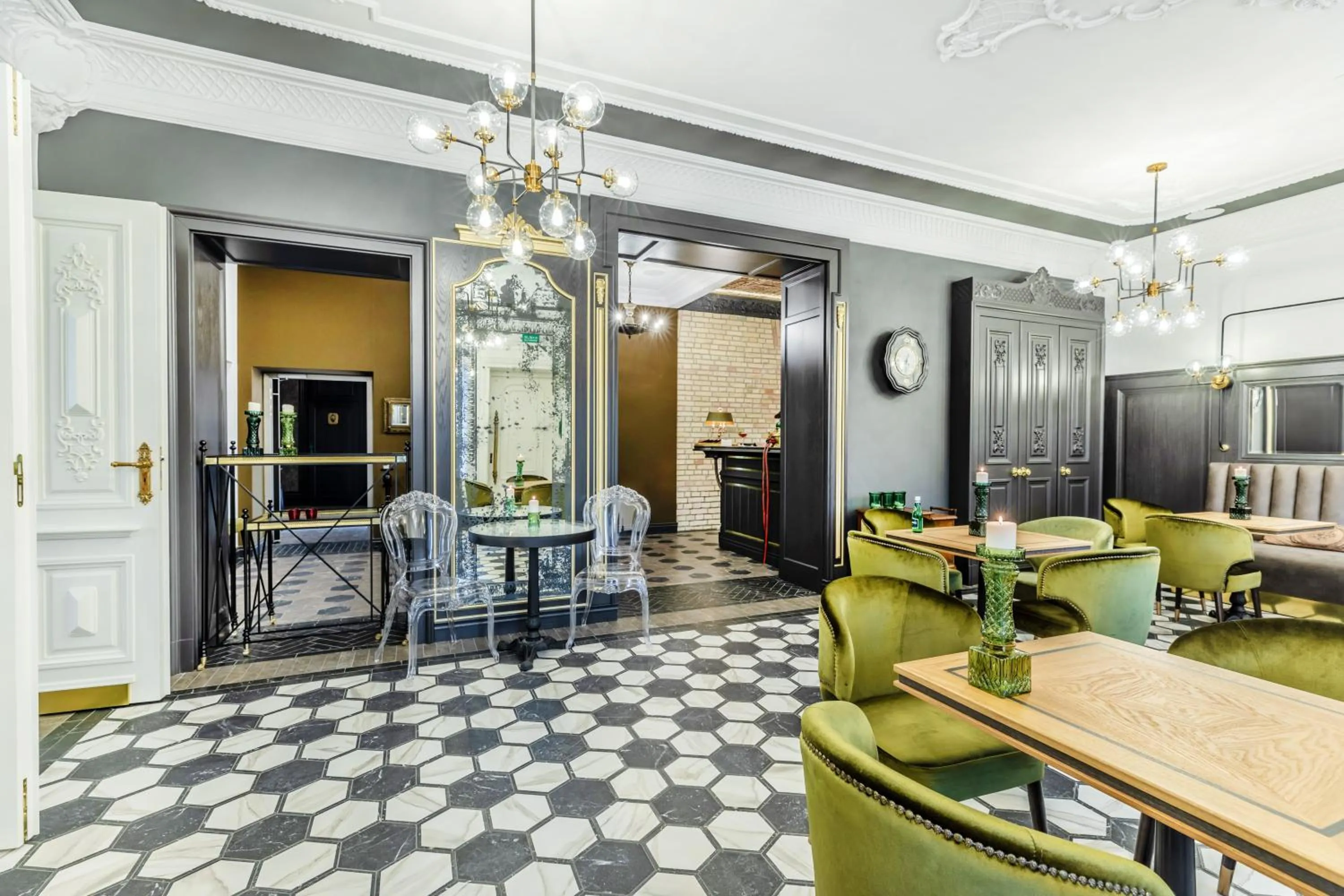 Restaurant/places to eat in Hotel Traugutta3