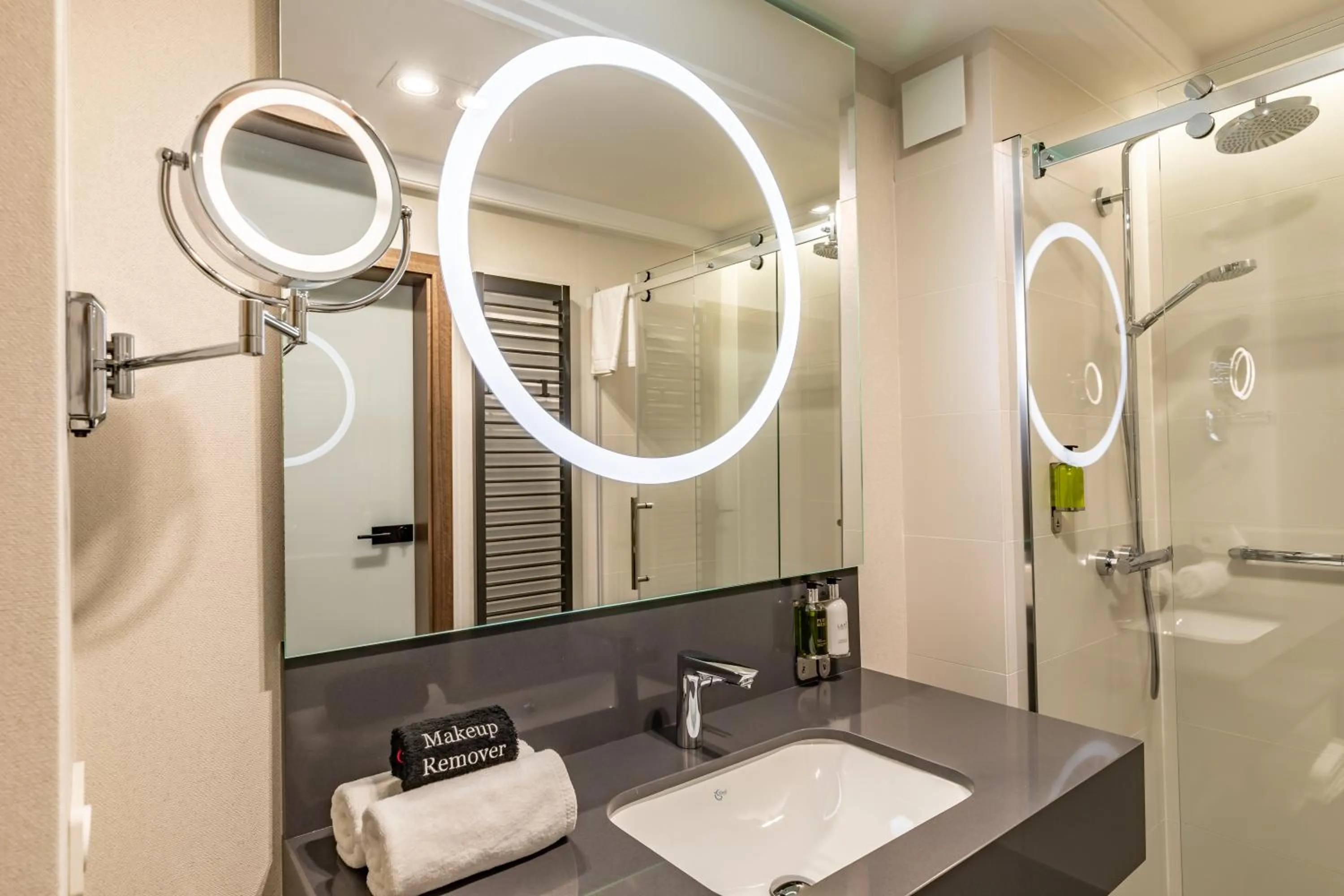 Shower in Hotel Traugutta3