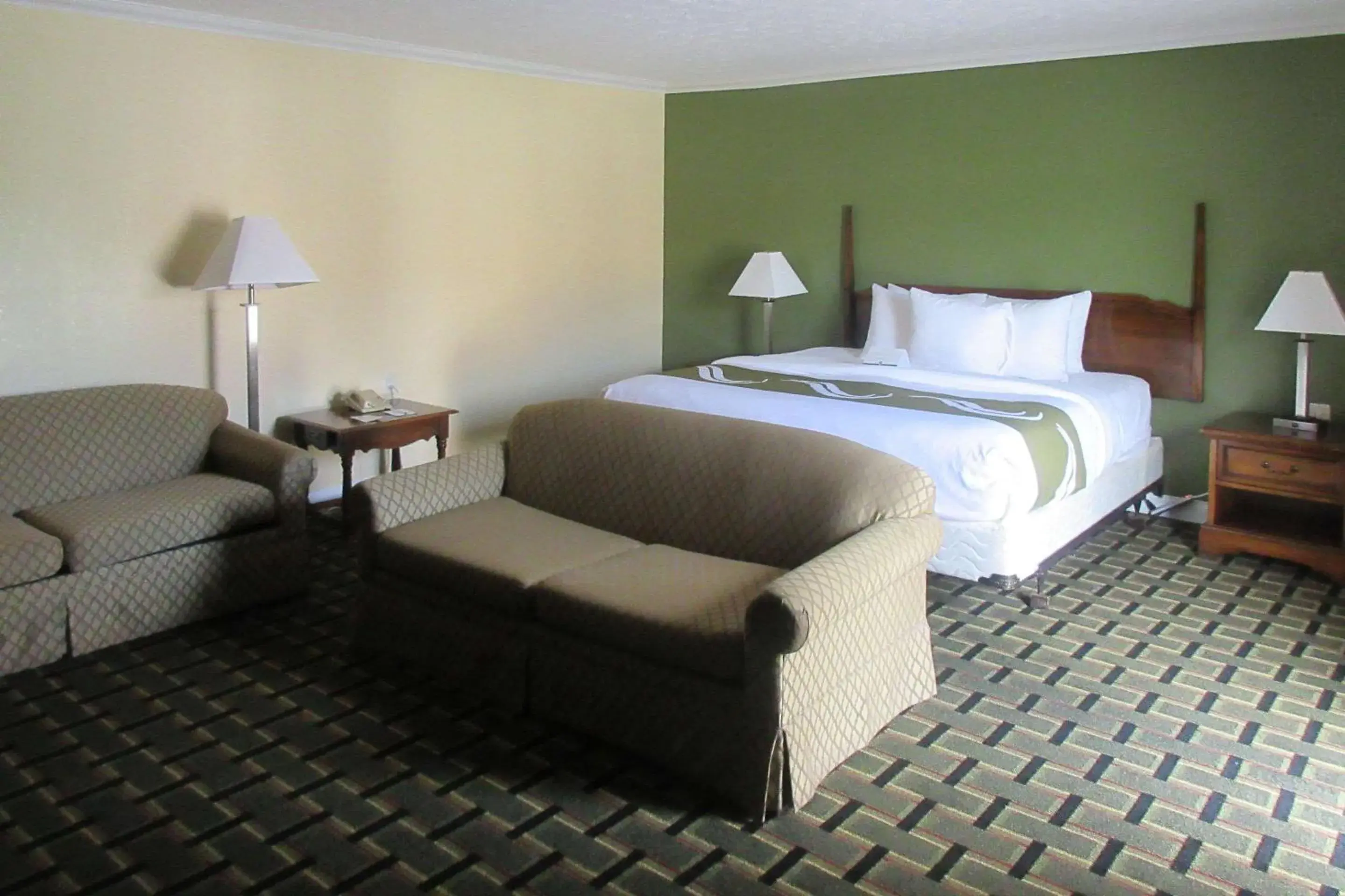 Photo of the whole room, Bed in Quality Inn Harrodsburg Photo of the whole room, Bed in Quality Inn Harrodsburg