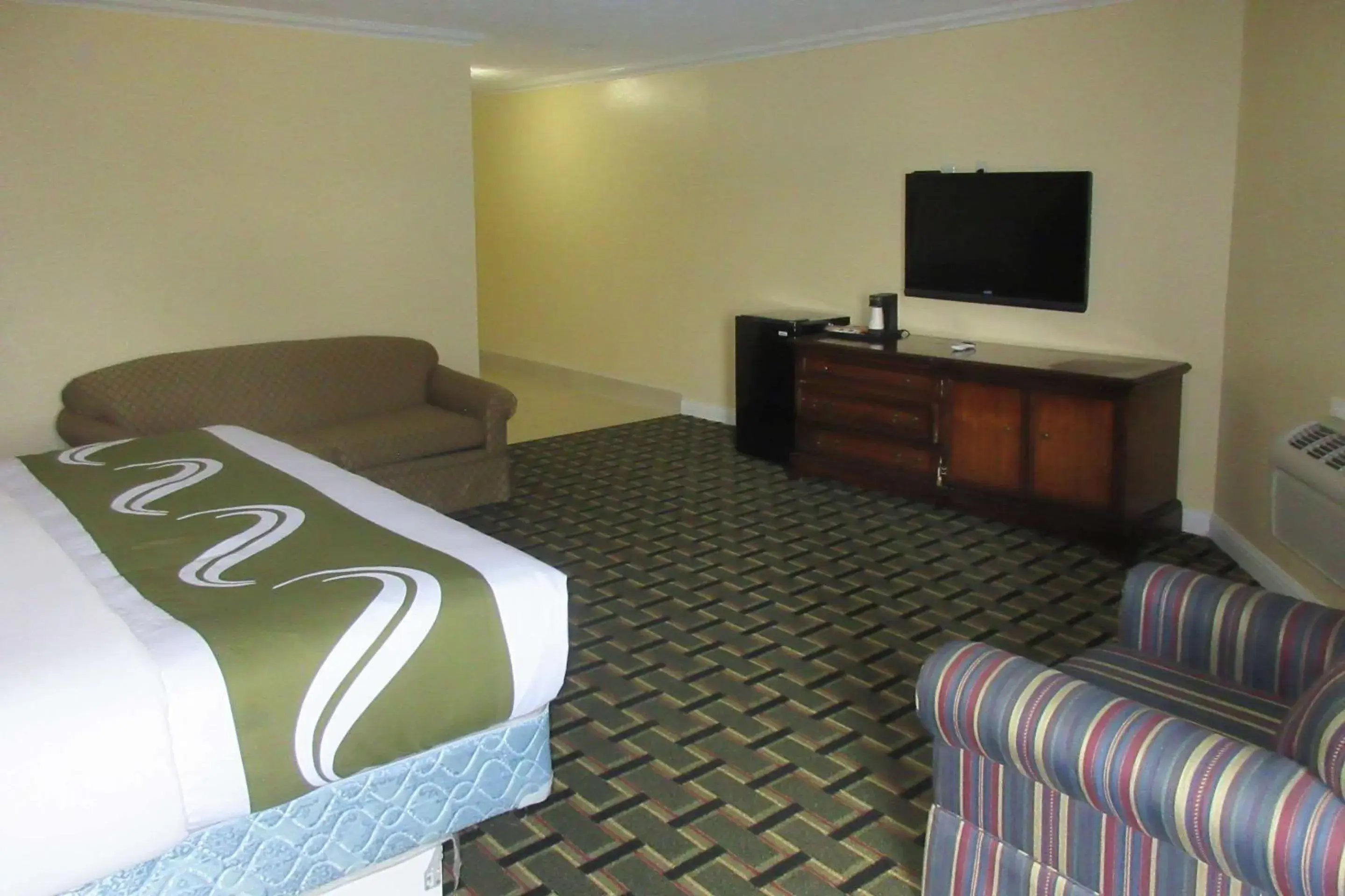 Photo of the whole room in Quality Inn Harrodsburg Photo of the whole room in Quality Inn Harrodsburg
