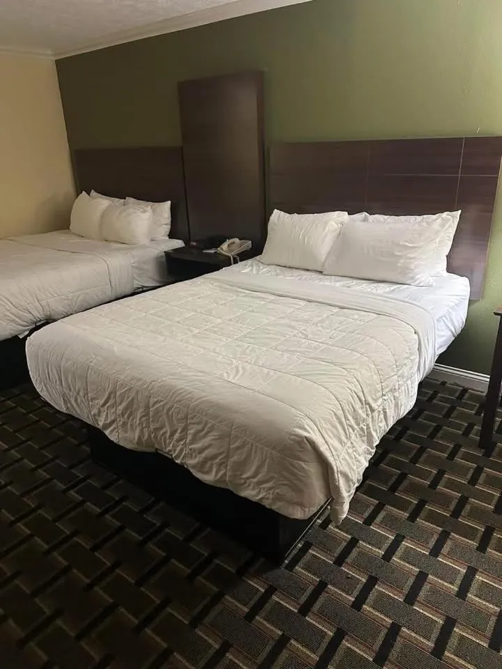 Bed in Quality Inn Harrodsburg
