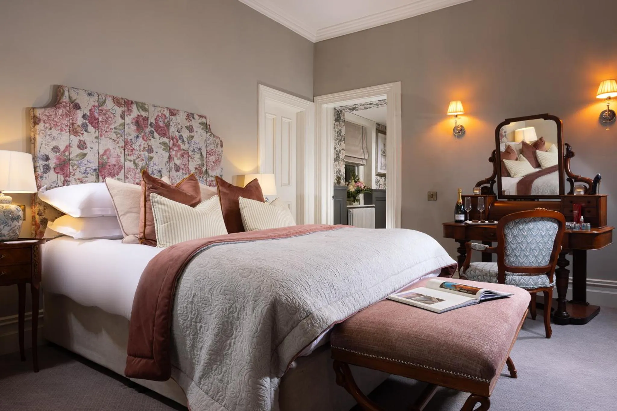 Bedroom, Bed in Killashee Hotel