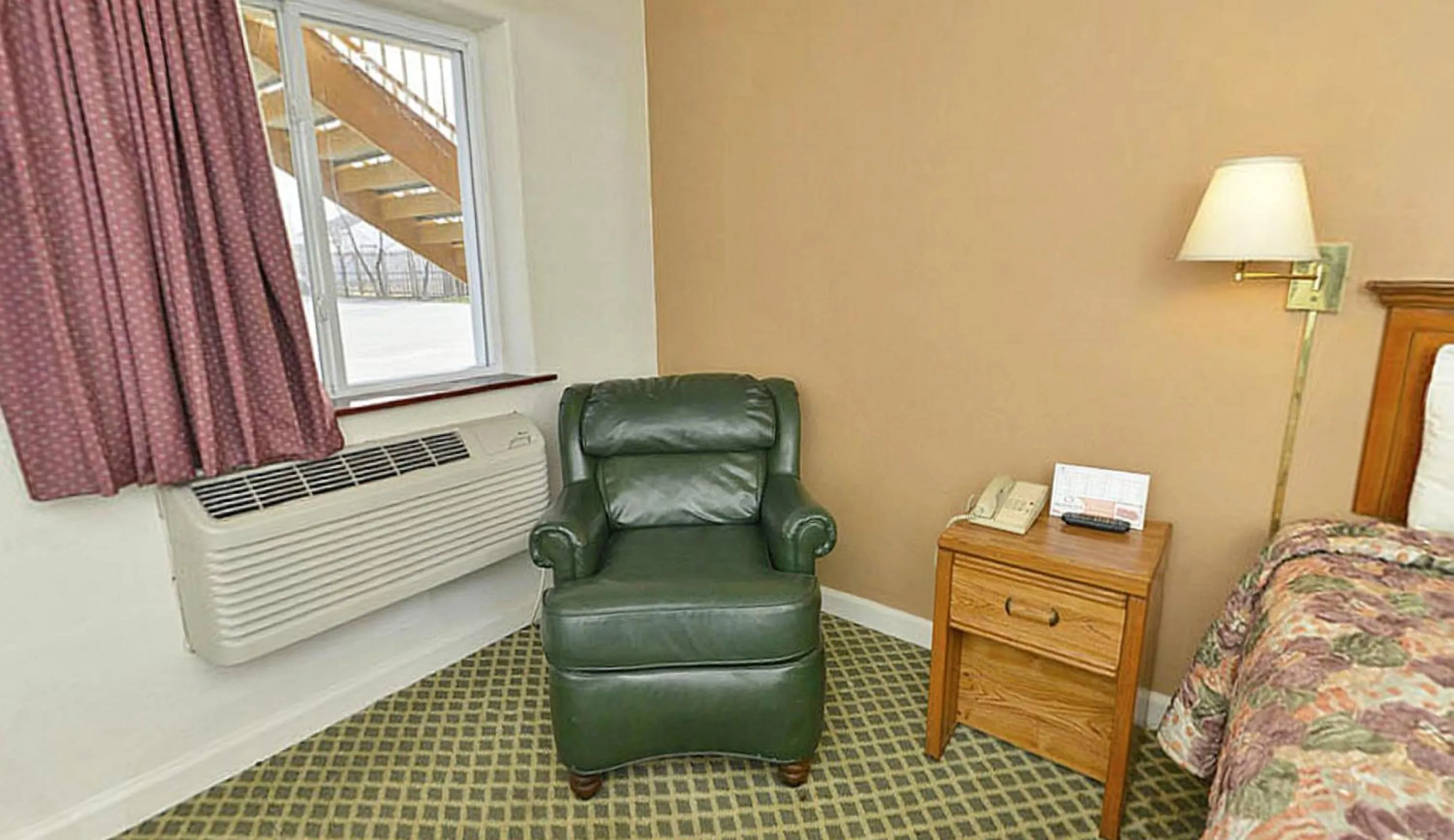 Other, Bed in America's Best Value Inn-Marion