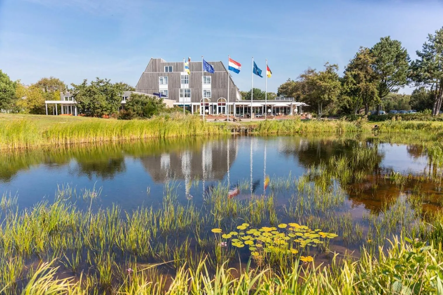 Property building in Appartement De Kompaan, Resort Amelander Kaap